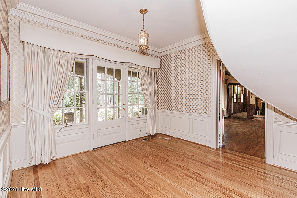 Back of foyer to covered porch