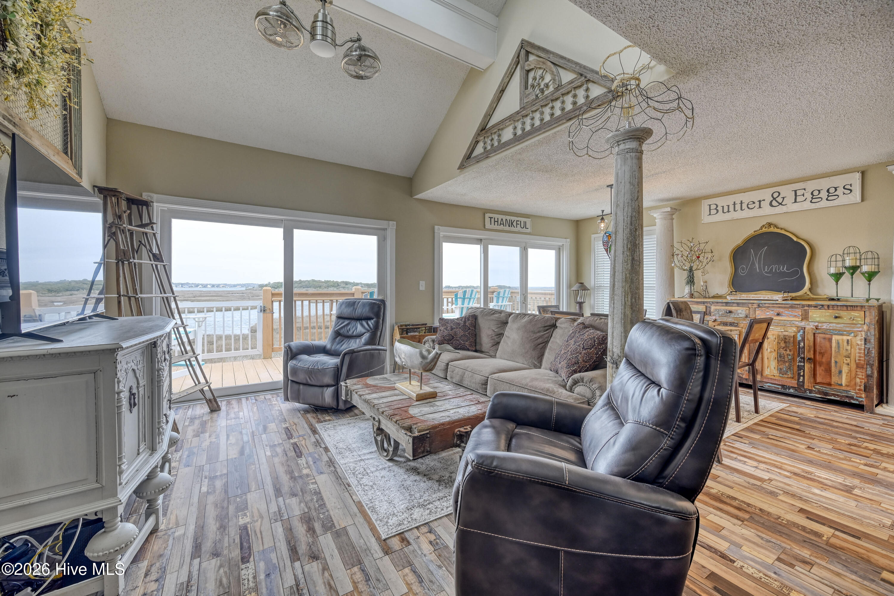 100558069 | Photo 19