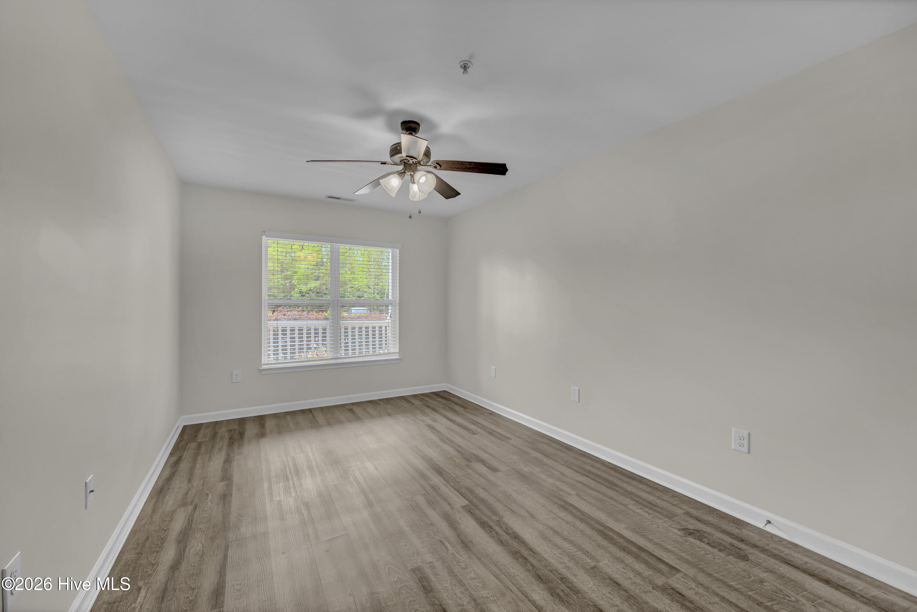 100566295 | Photo 20