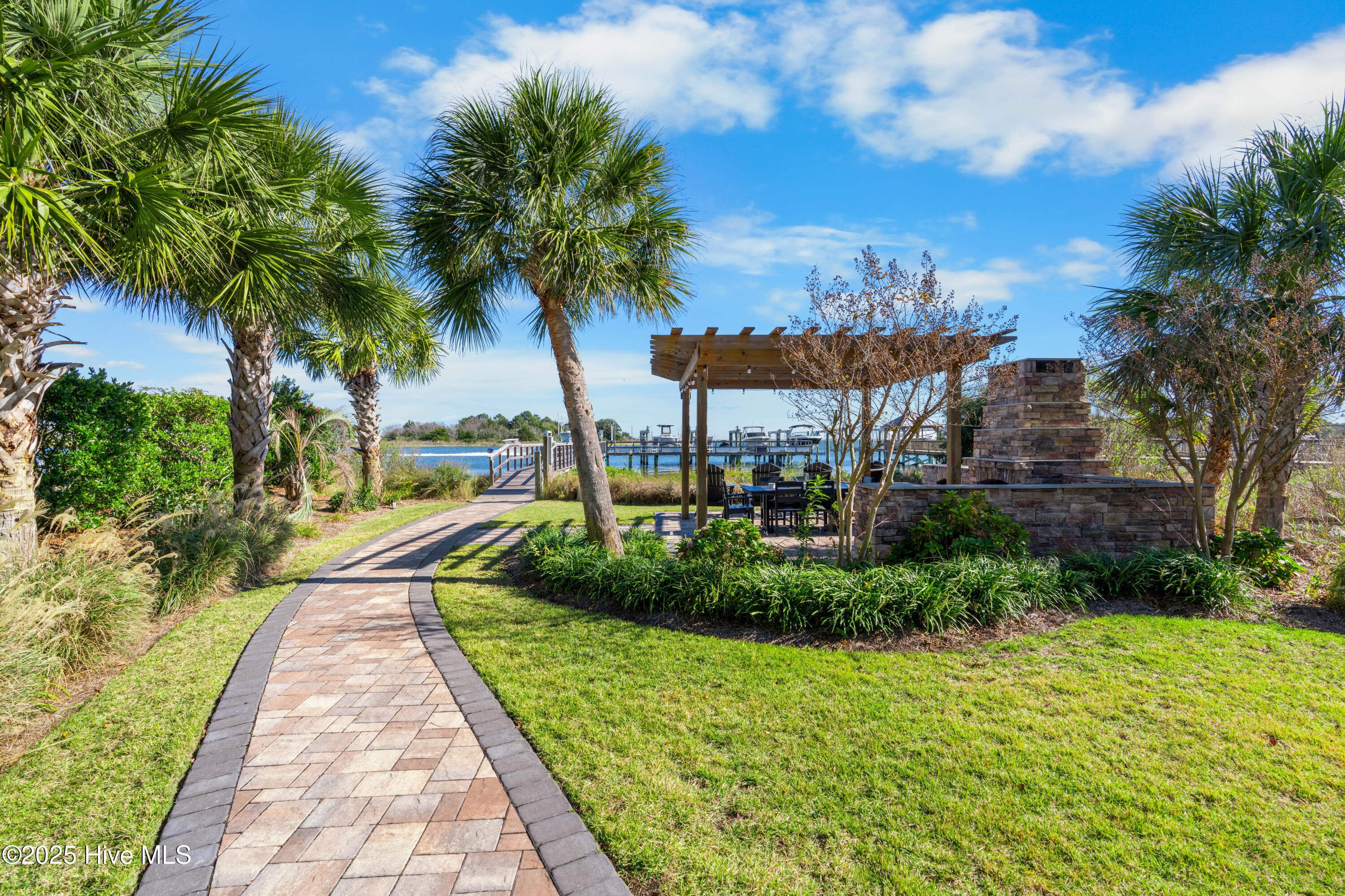 100541249 | Photo 81