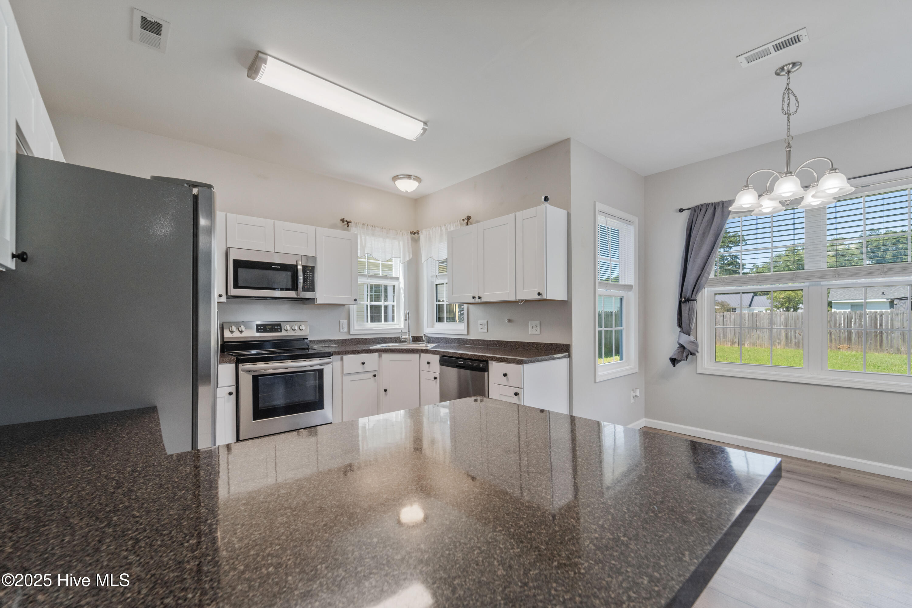 100529060 | Photo 28