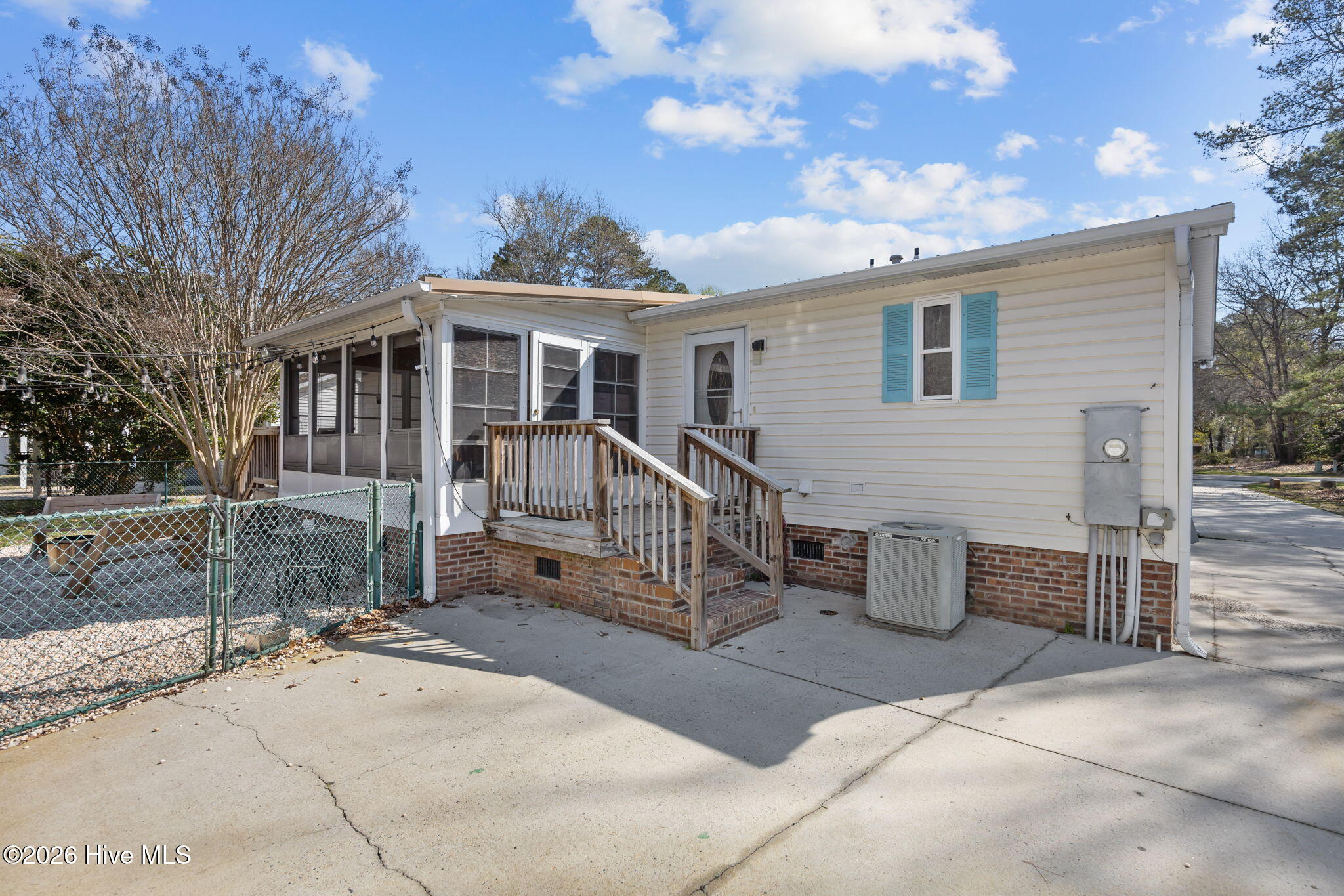 100560111 | Photo 40