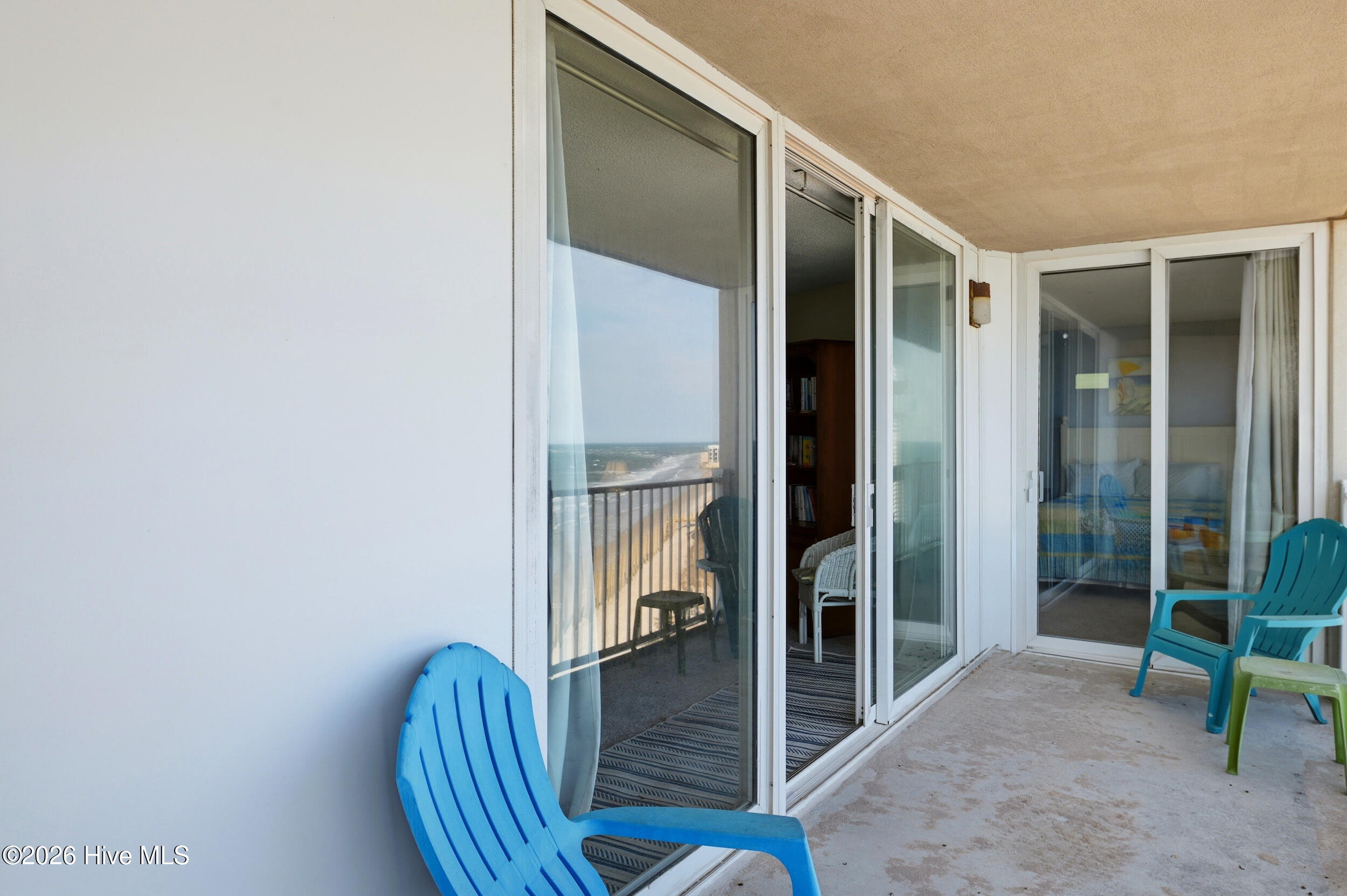 100563284 | Photo 15