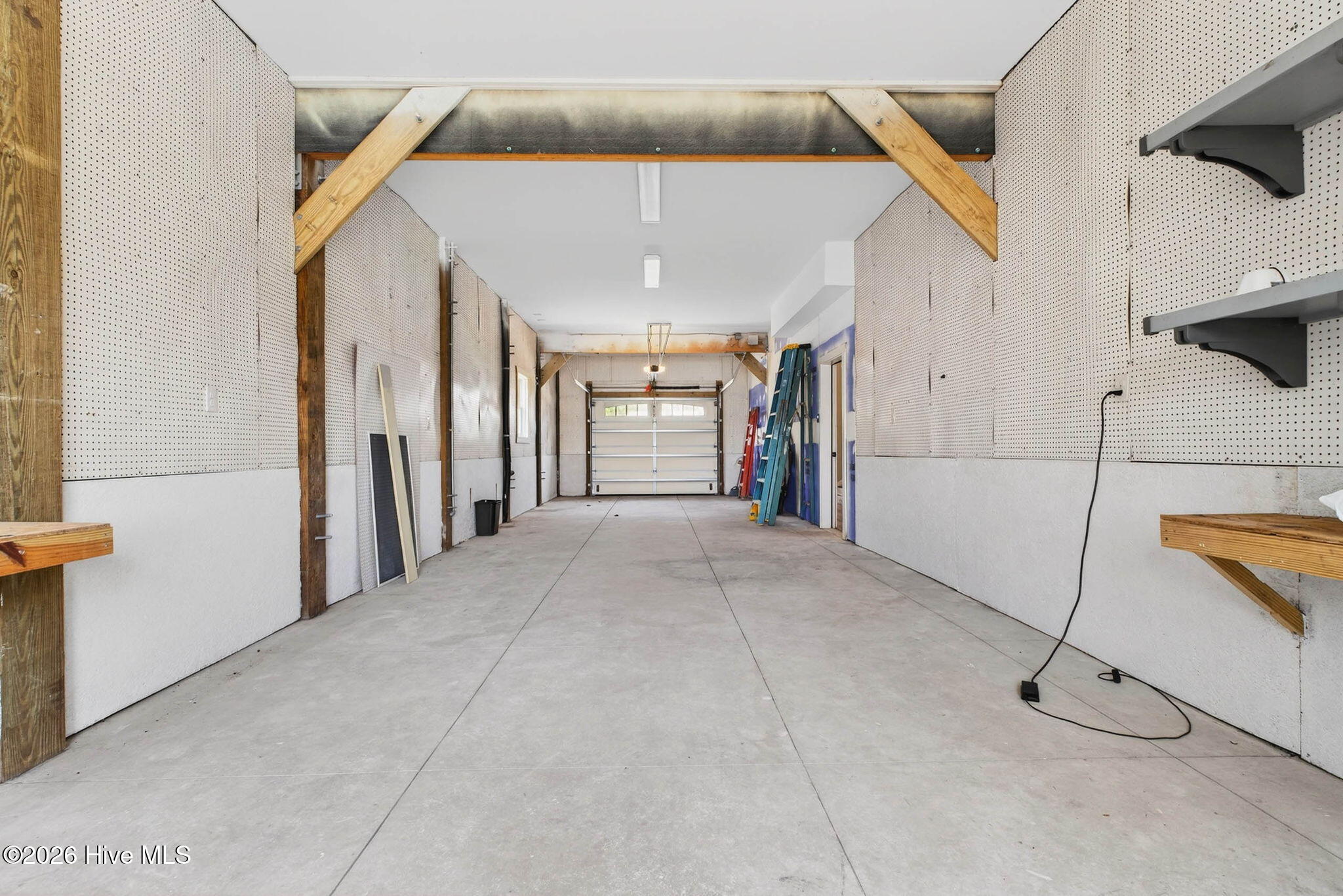 100563982 | Photo 64