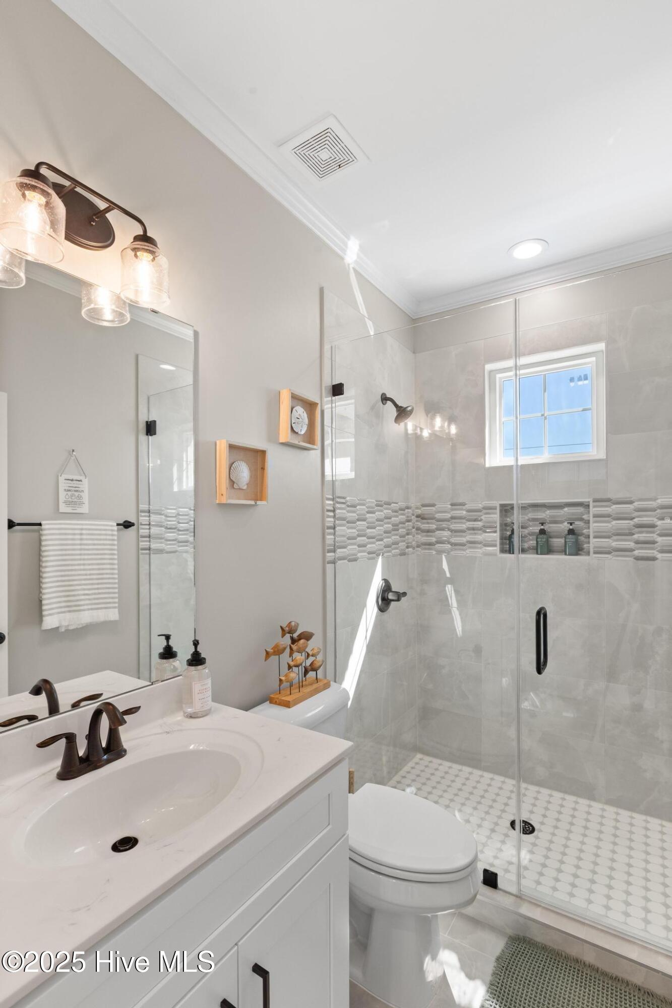 100498543 | Photo 44