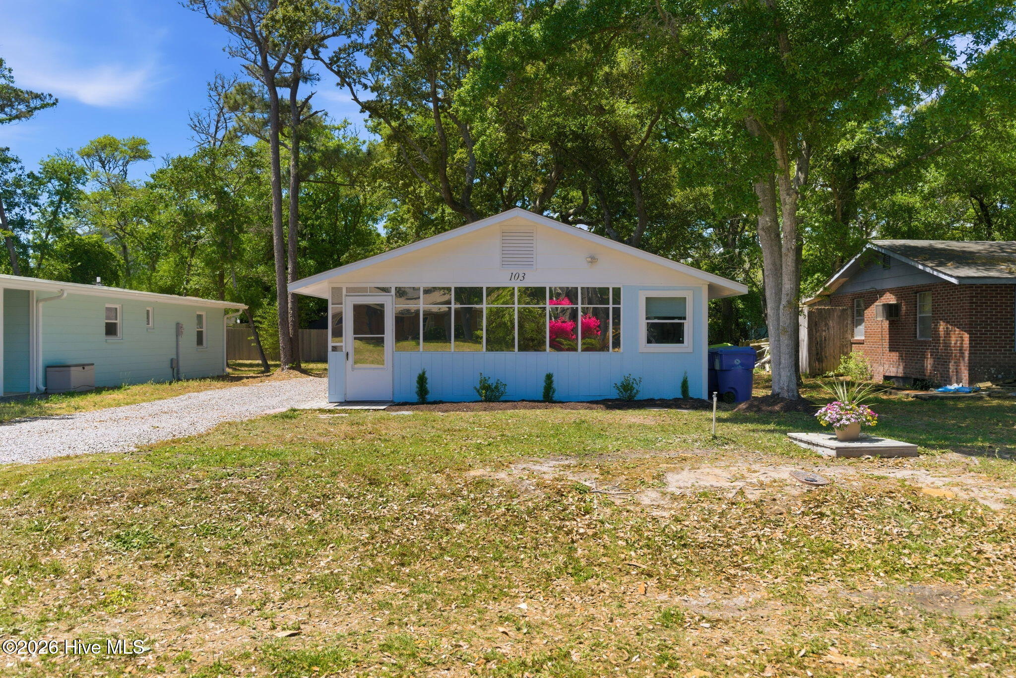 100569576 | Photo 38