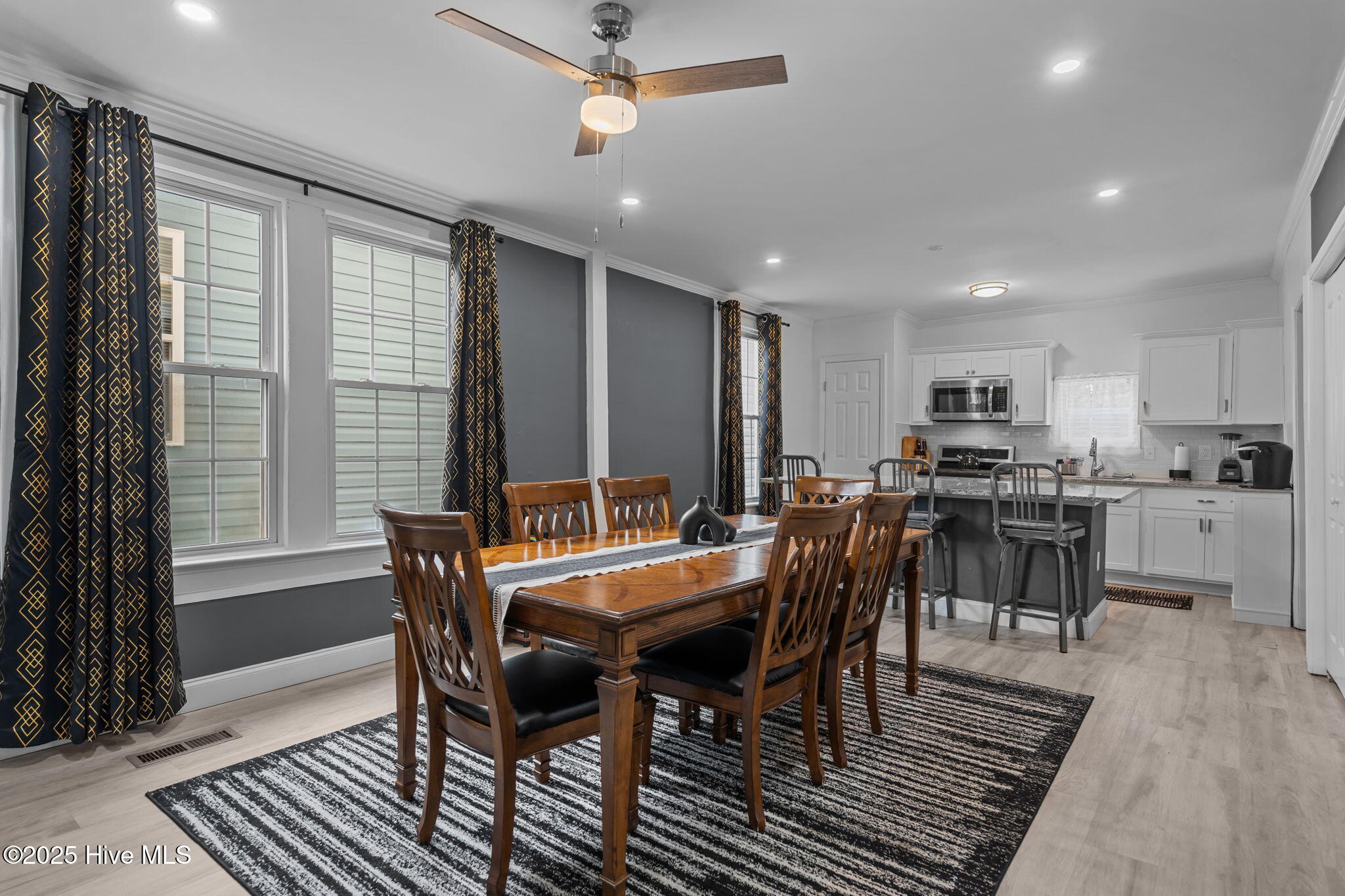 100544435 | Photo 12