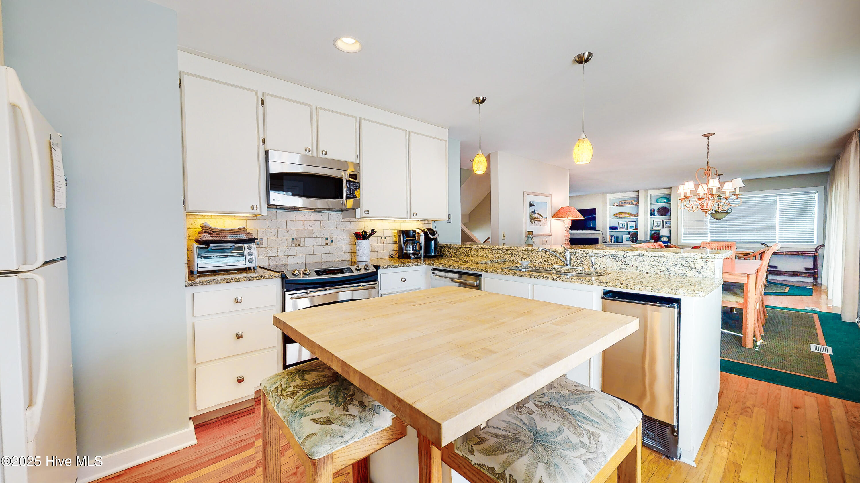 100532230 | Photo 14