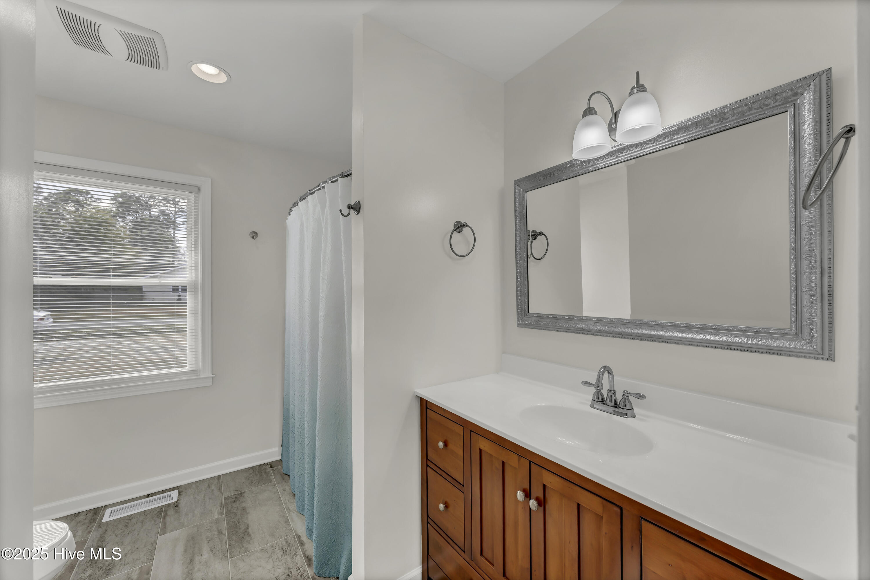 100543844 | Photo 21