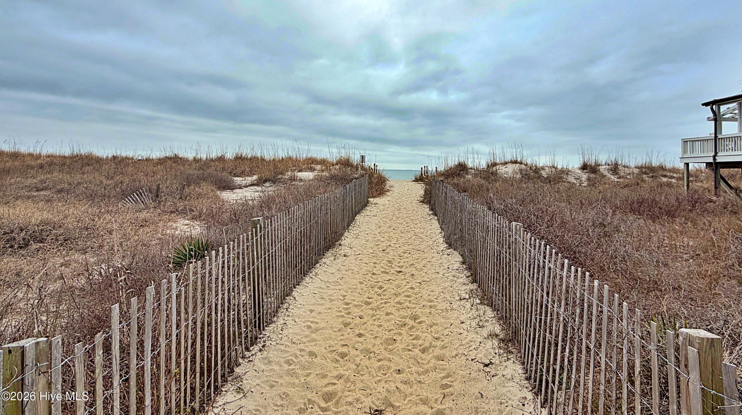 100561250 | Photo 32