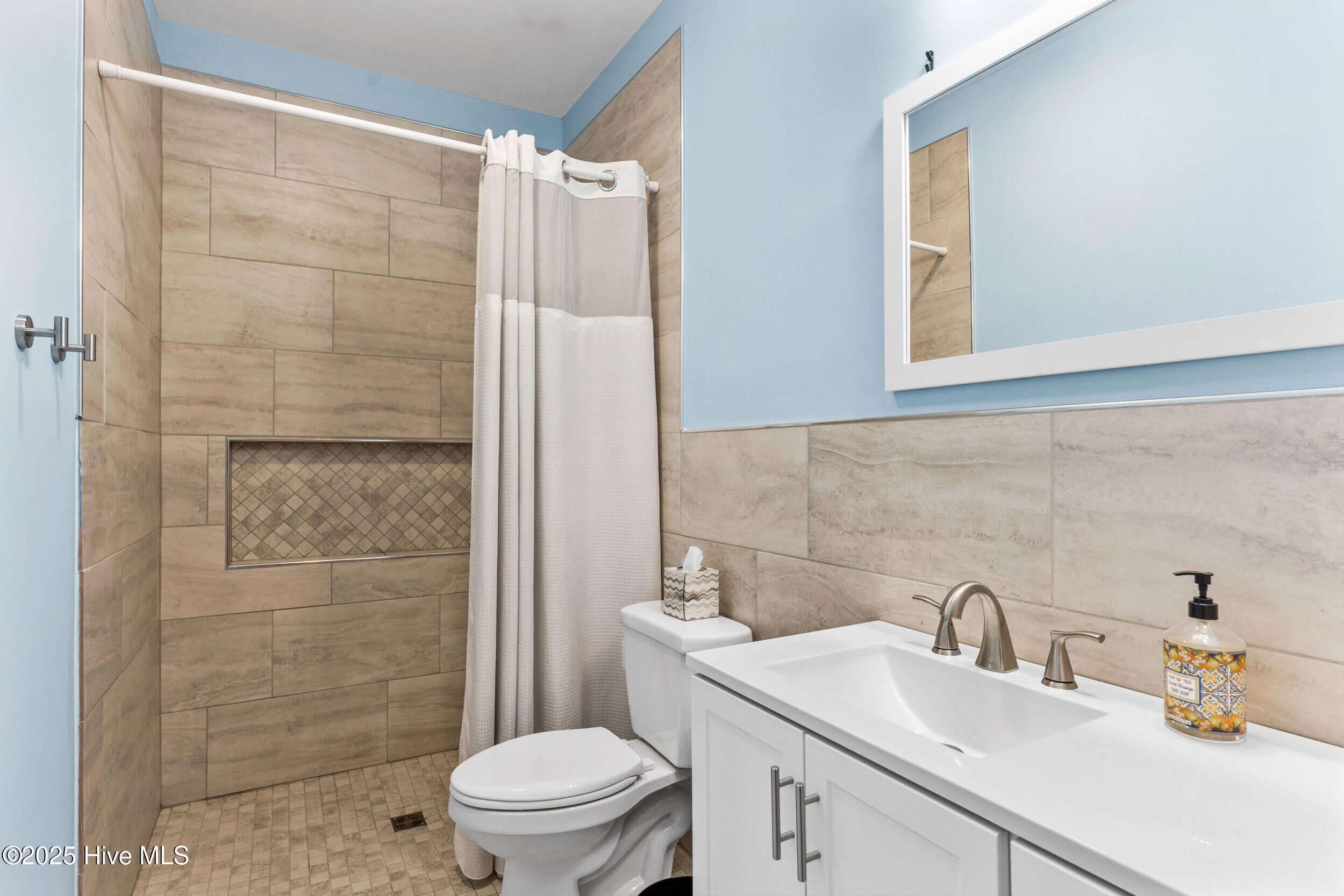 100506043 | Photo 33