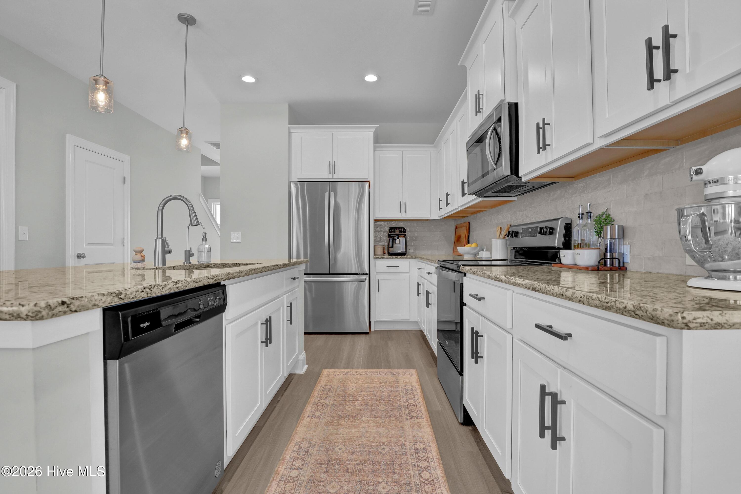 100562684 | Photo 12