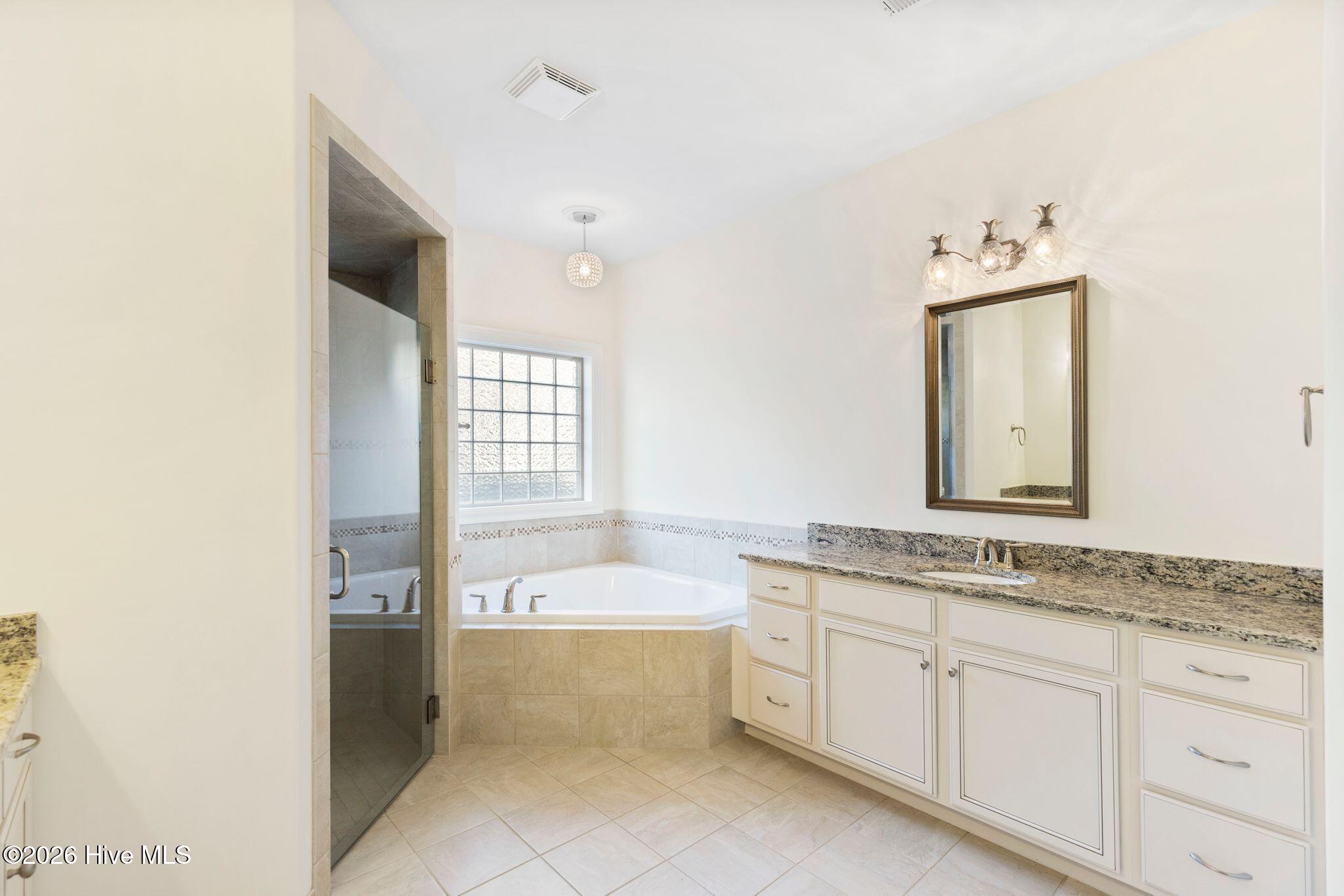 100559645 | Photo 20