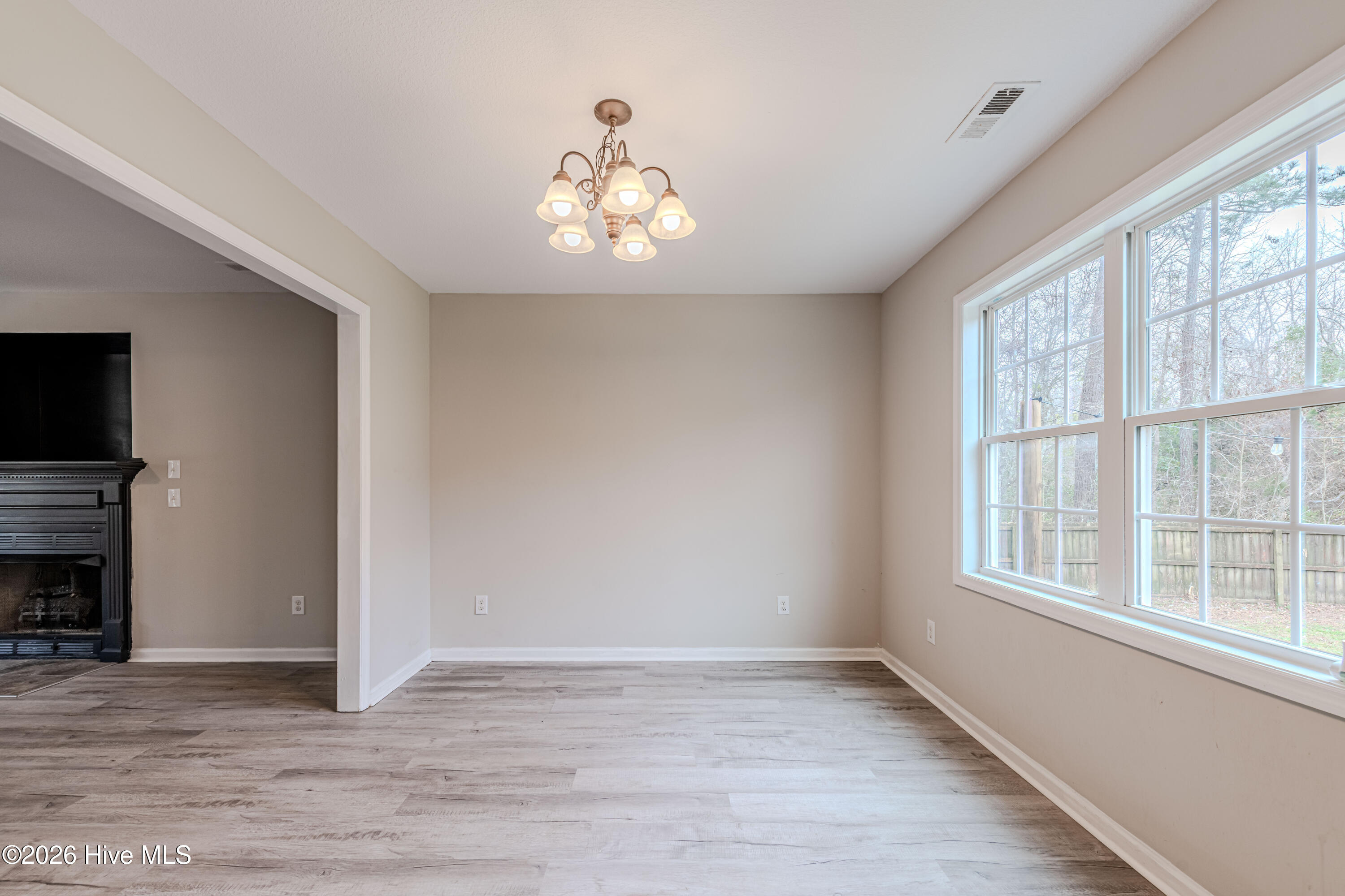 100557262 | Photo 19