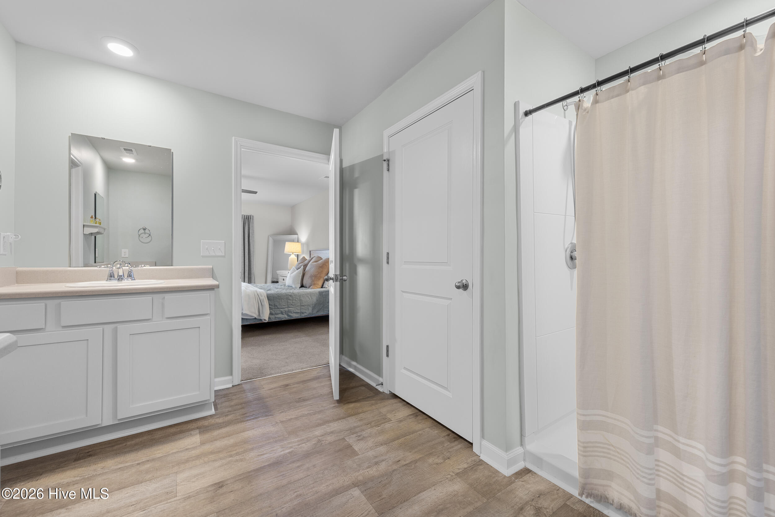 100550214 | Photo 16