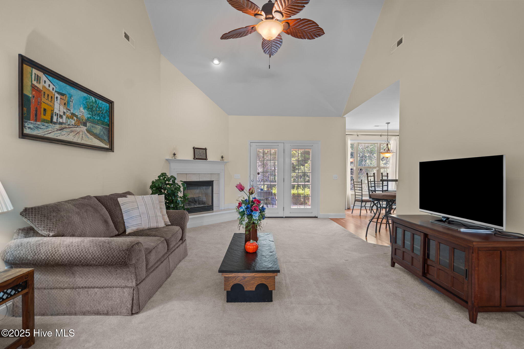 100525755 | Photo 10