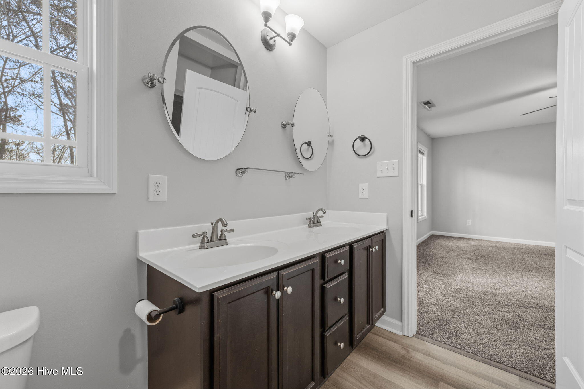 100558814 | Photo 22