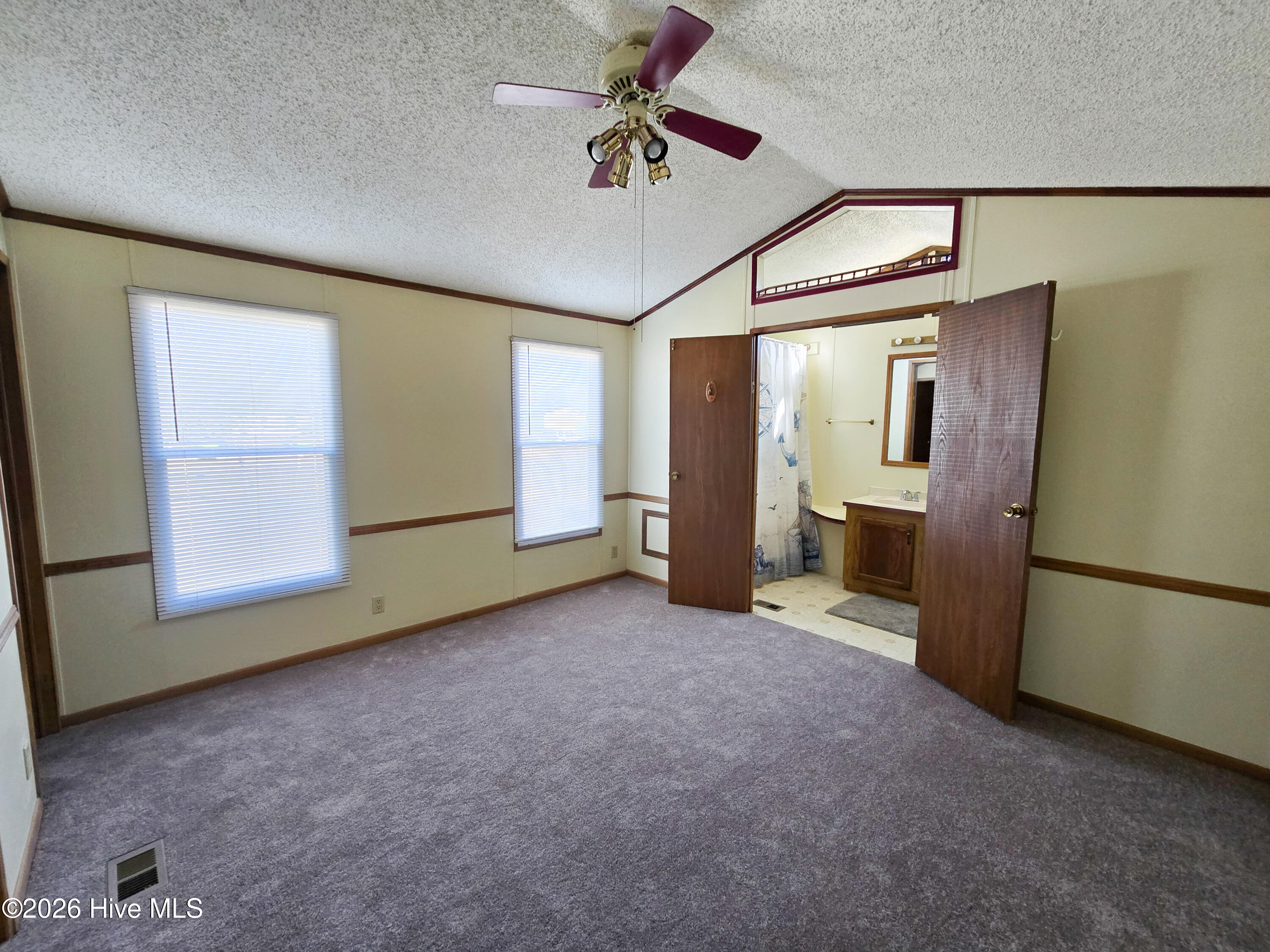 100552287 | Photo 11