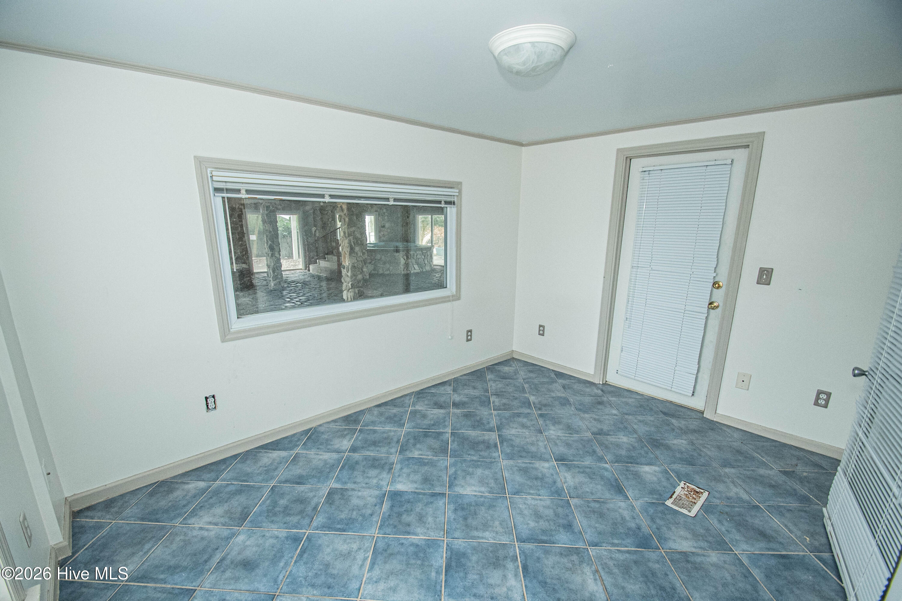 100554642 | Photo 72