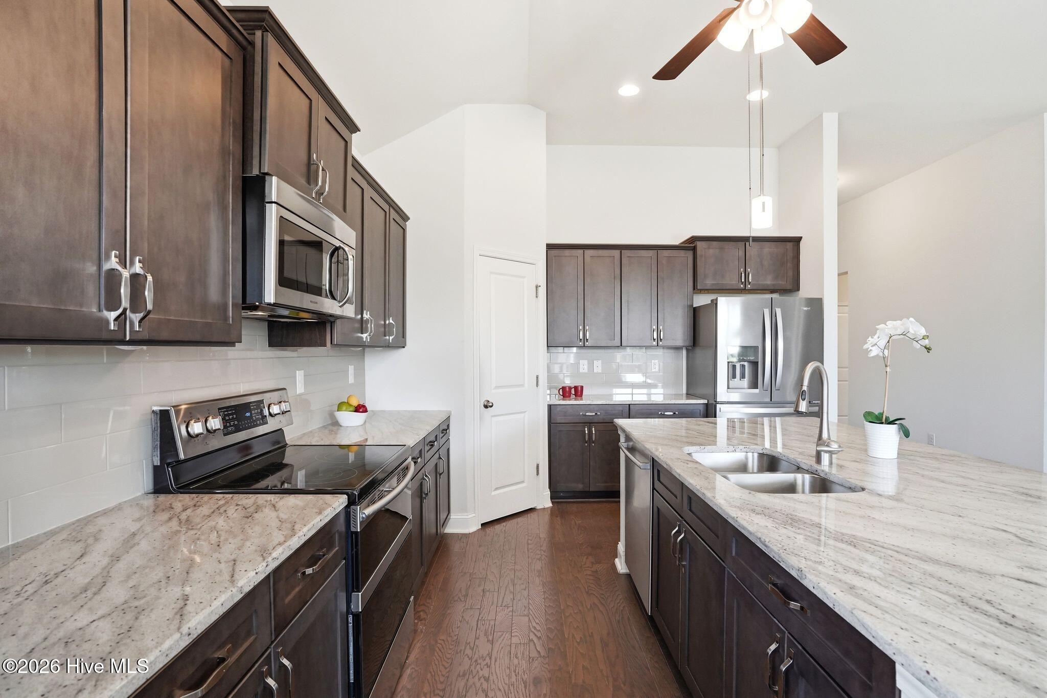 100560462 | Photo 30