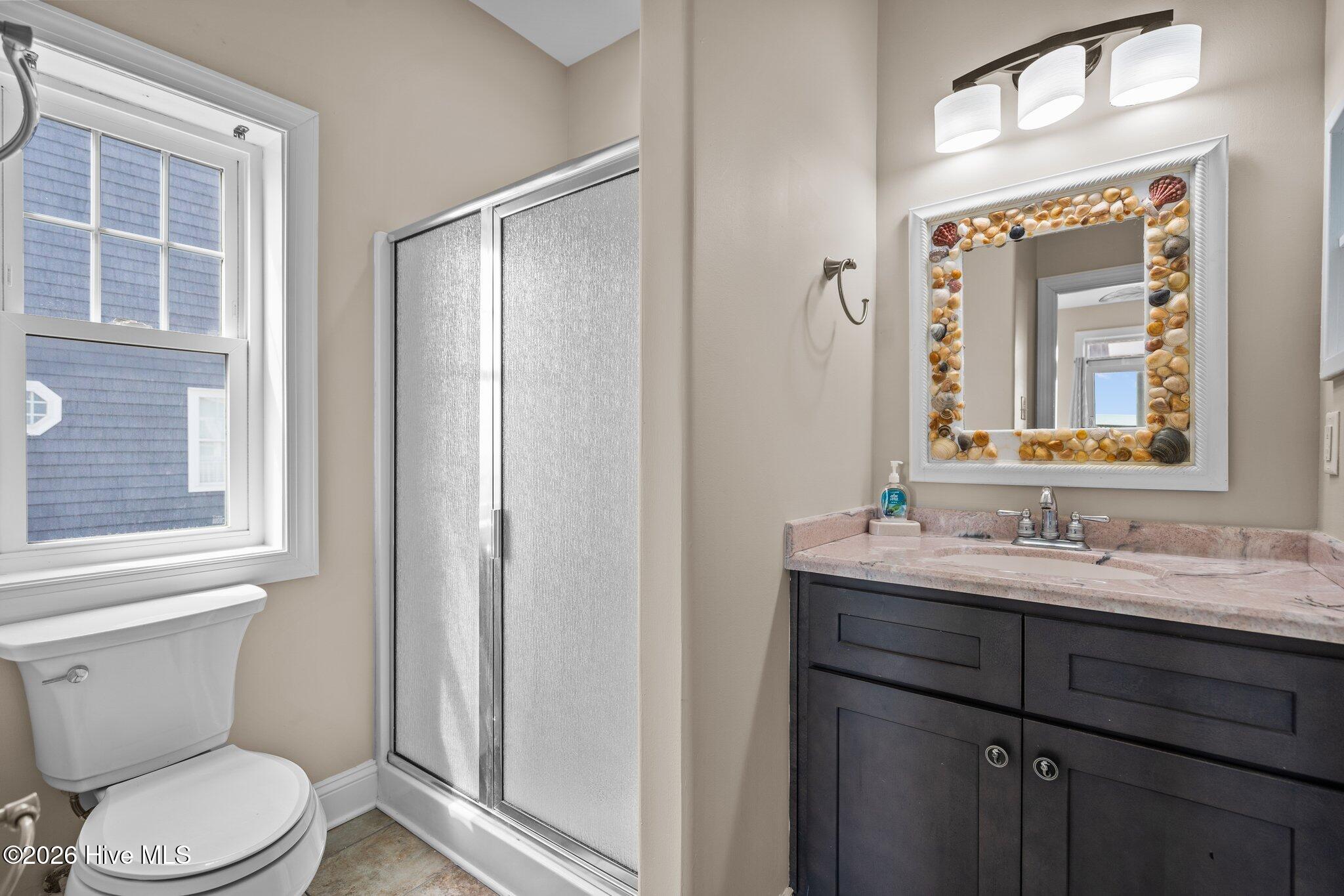 100562244 | Photo 18