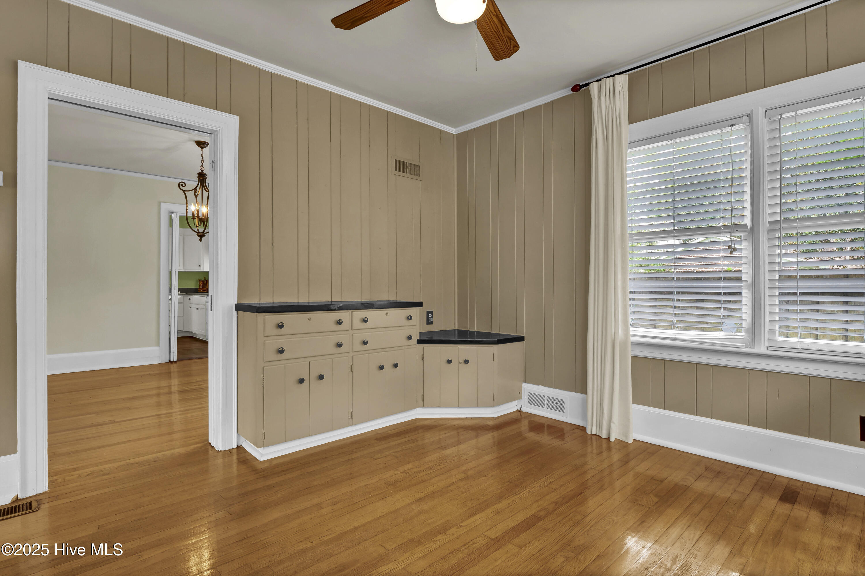 100564698 | Photo 21