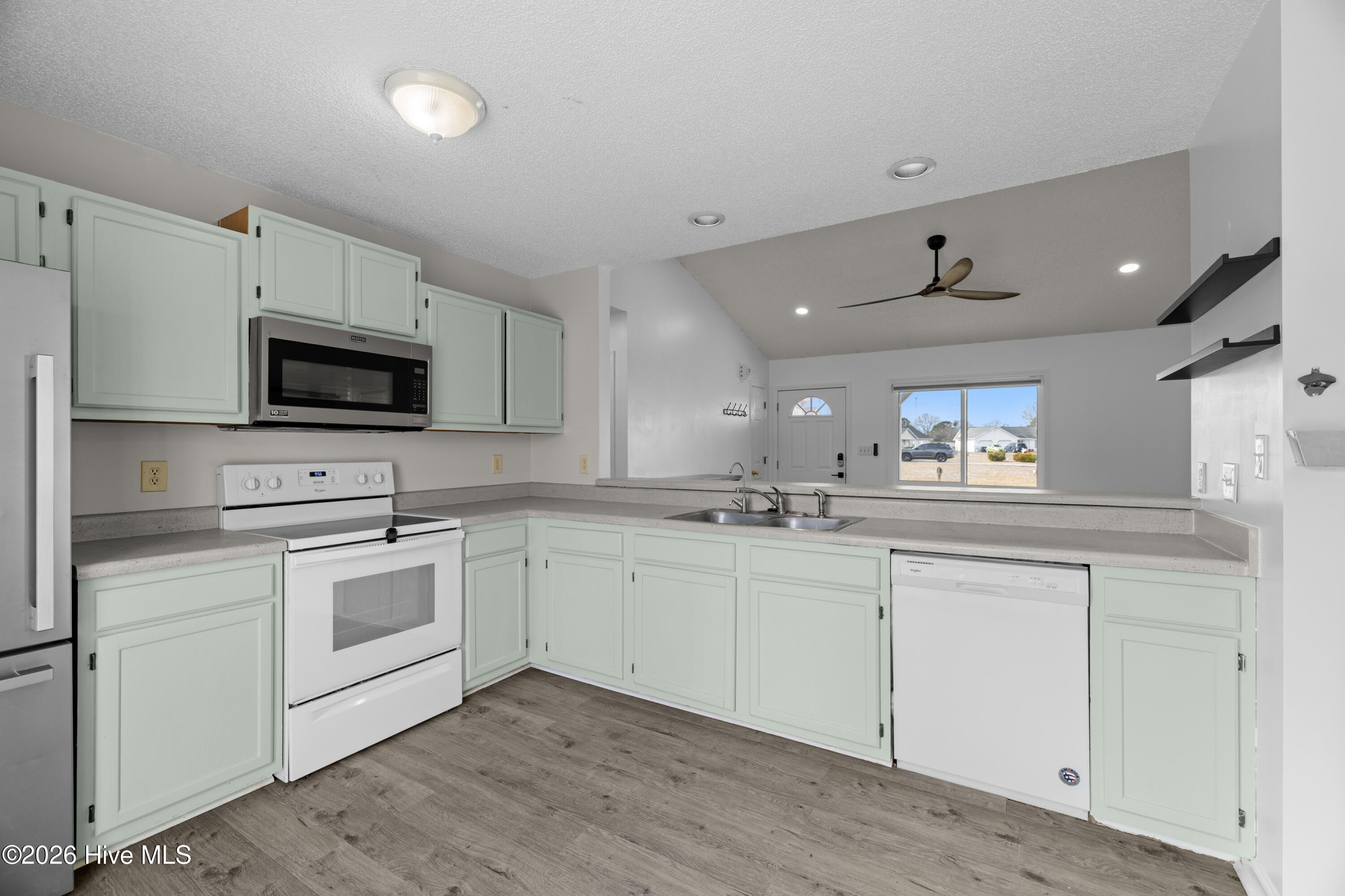 100556081 | Photo 13