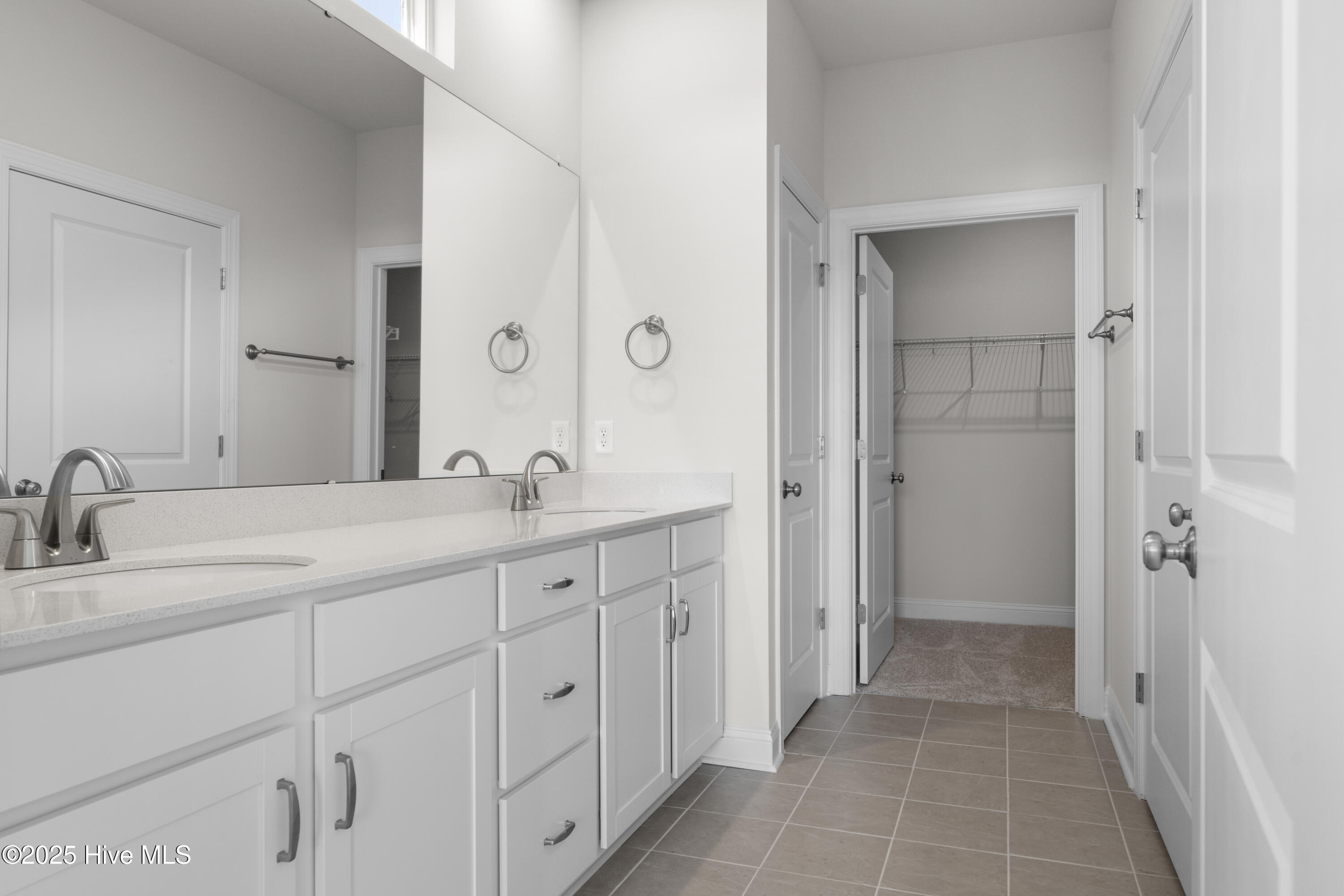 100565958 | Photo 31