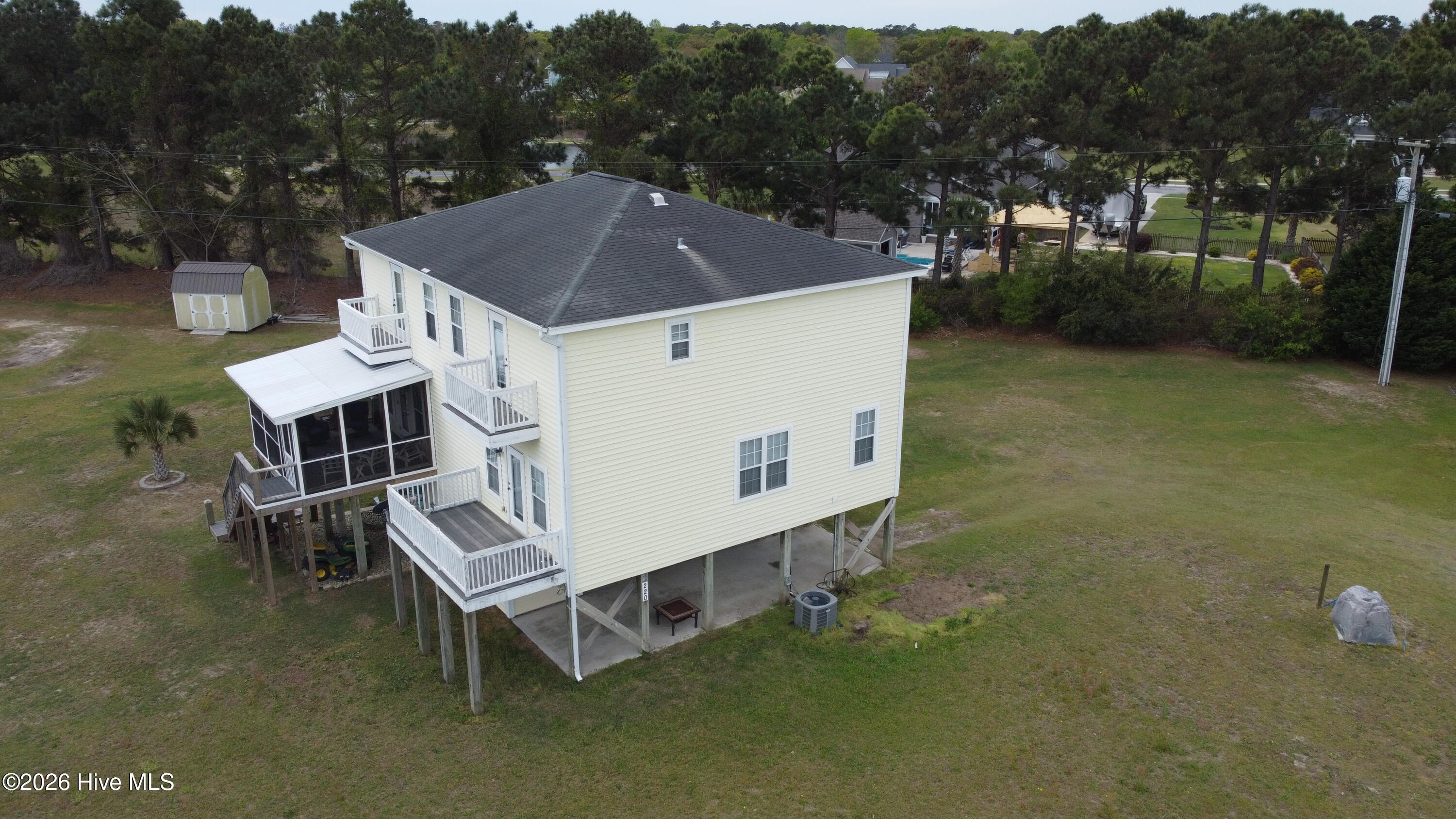 100566043 | Photo 10