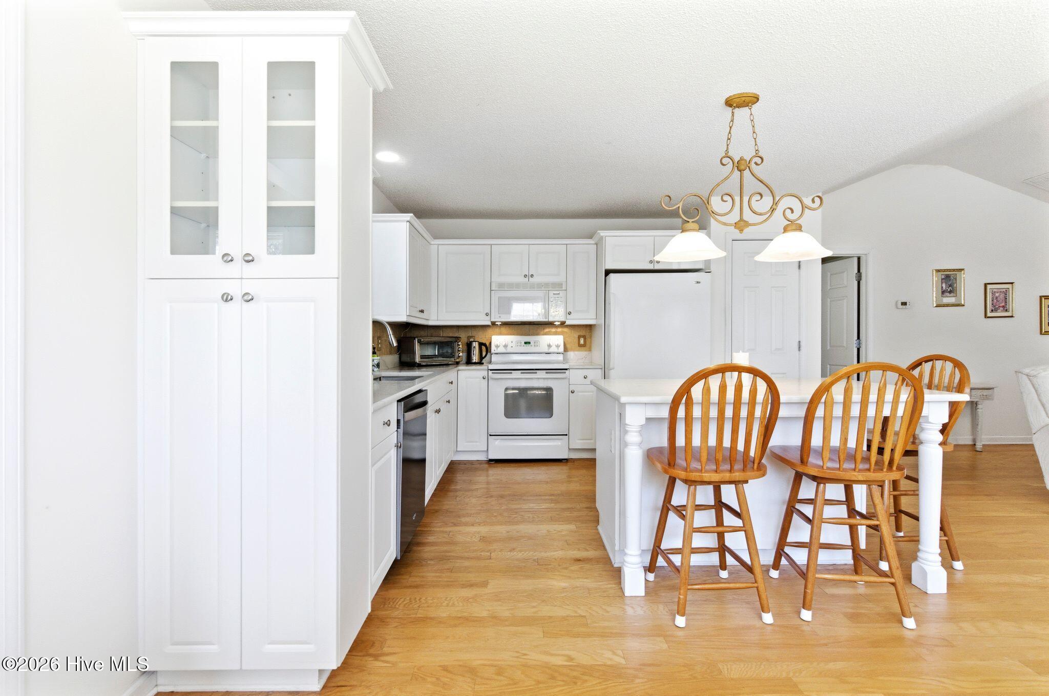 100562982 | Photo 21