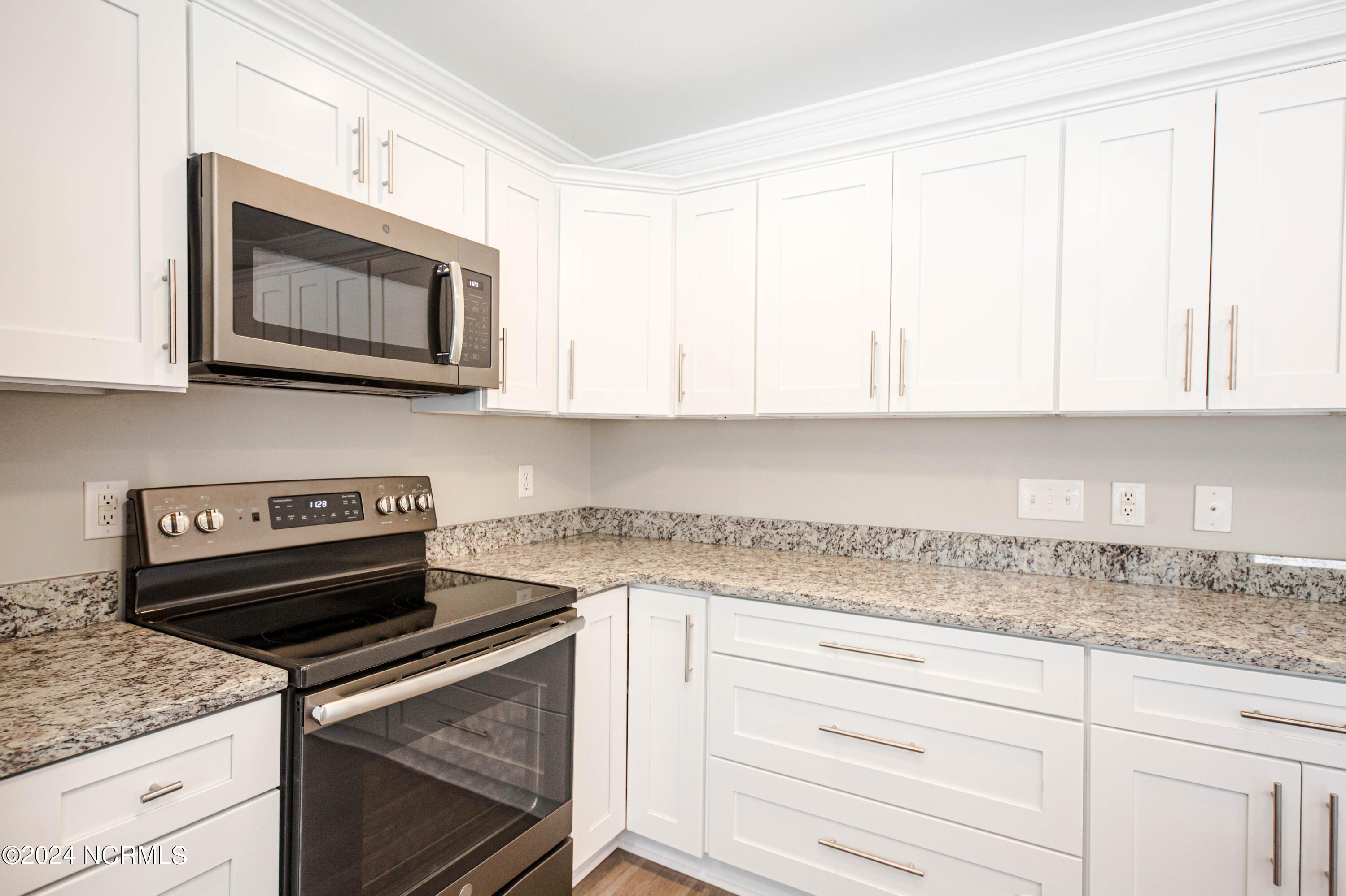 100566053 | Photo 20