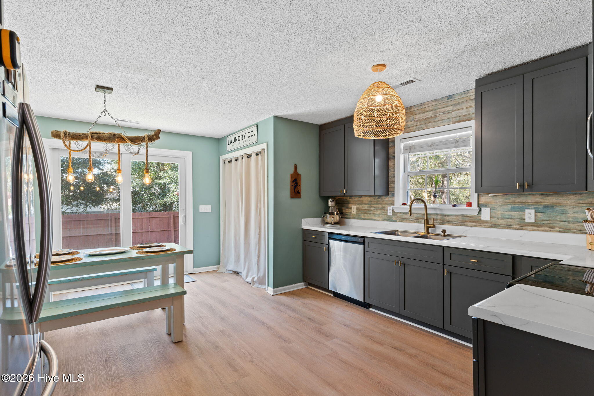 100559319 | Photo 15