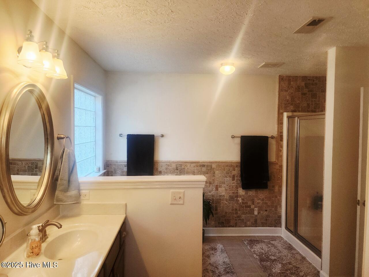 100542837 | Photo 14