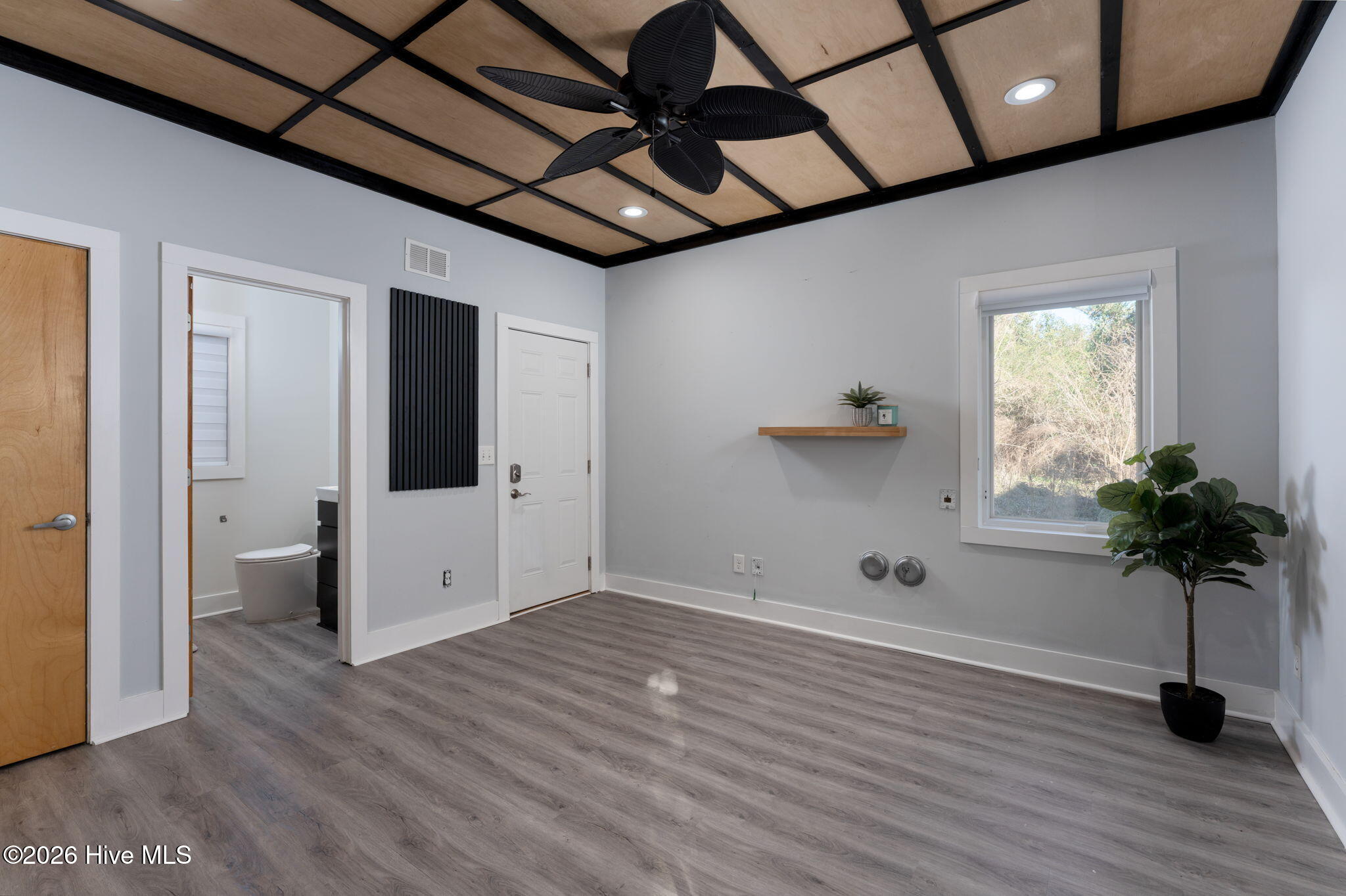 100554453 | Photo 16