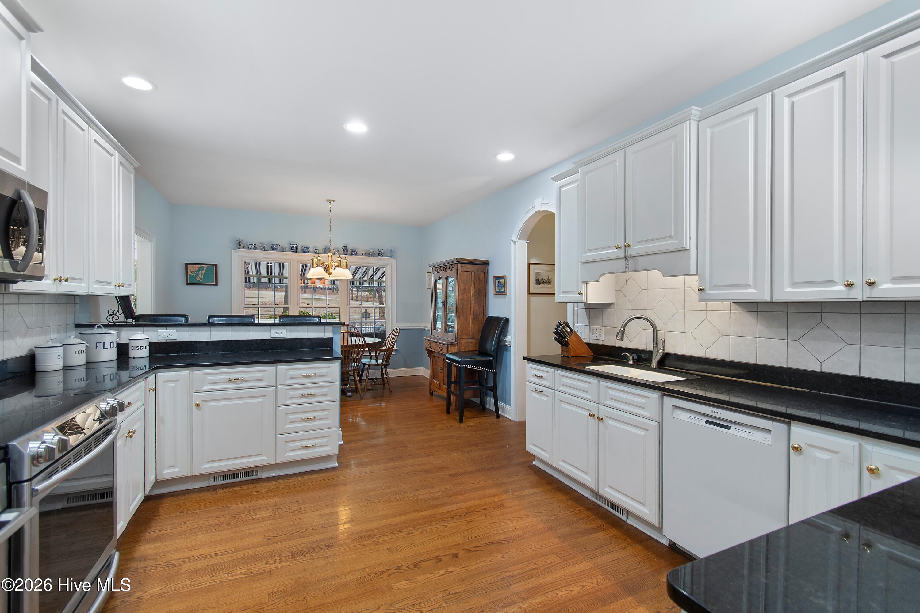 100557471 | Photo 23