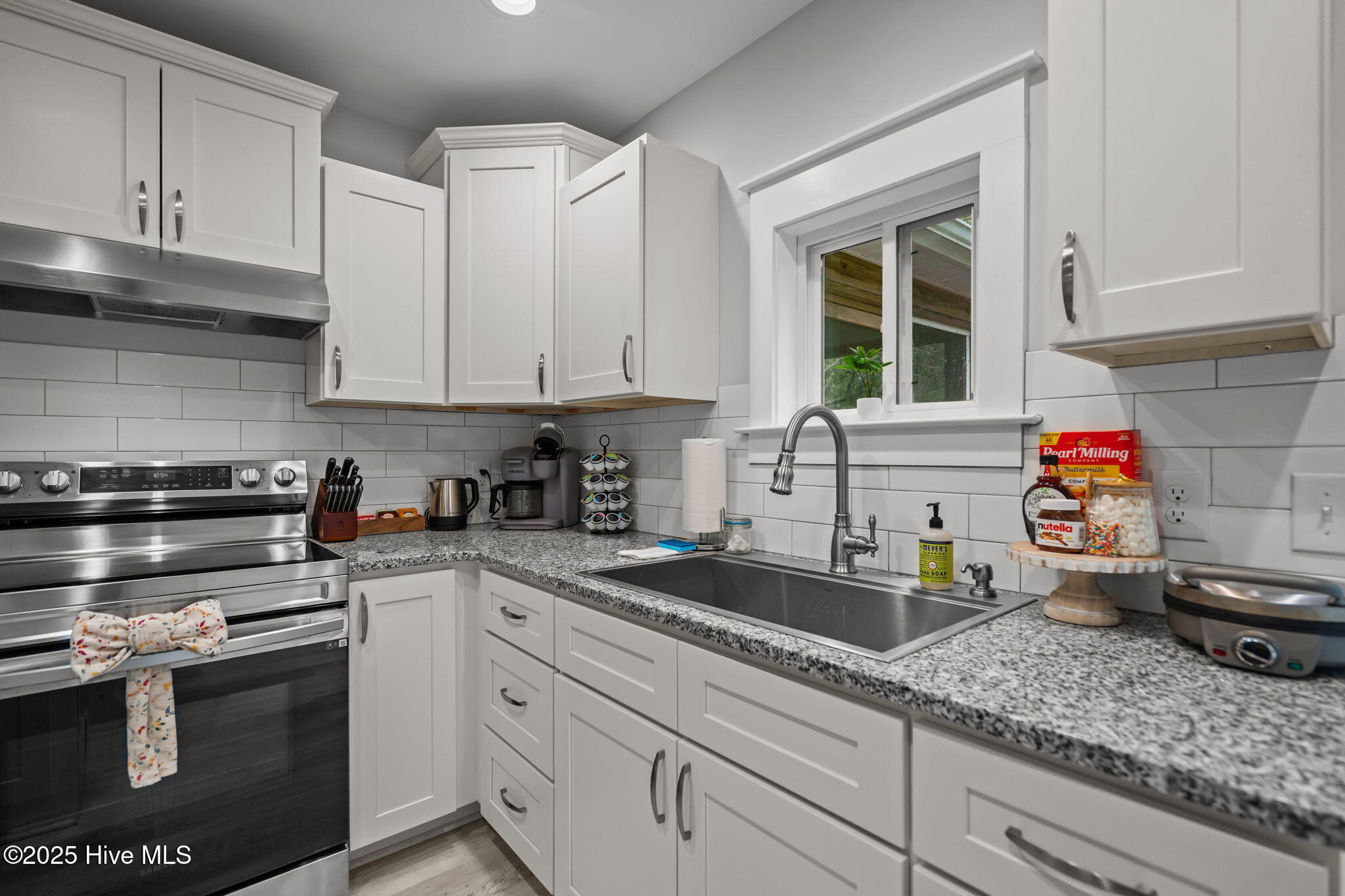 100523824 | Photo 25