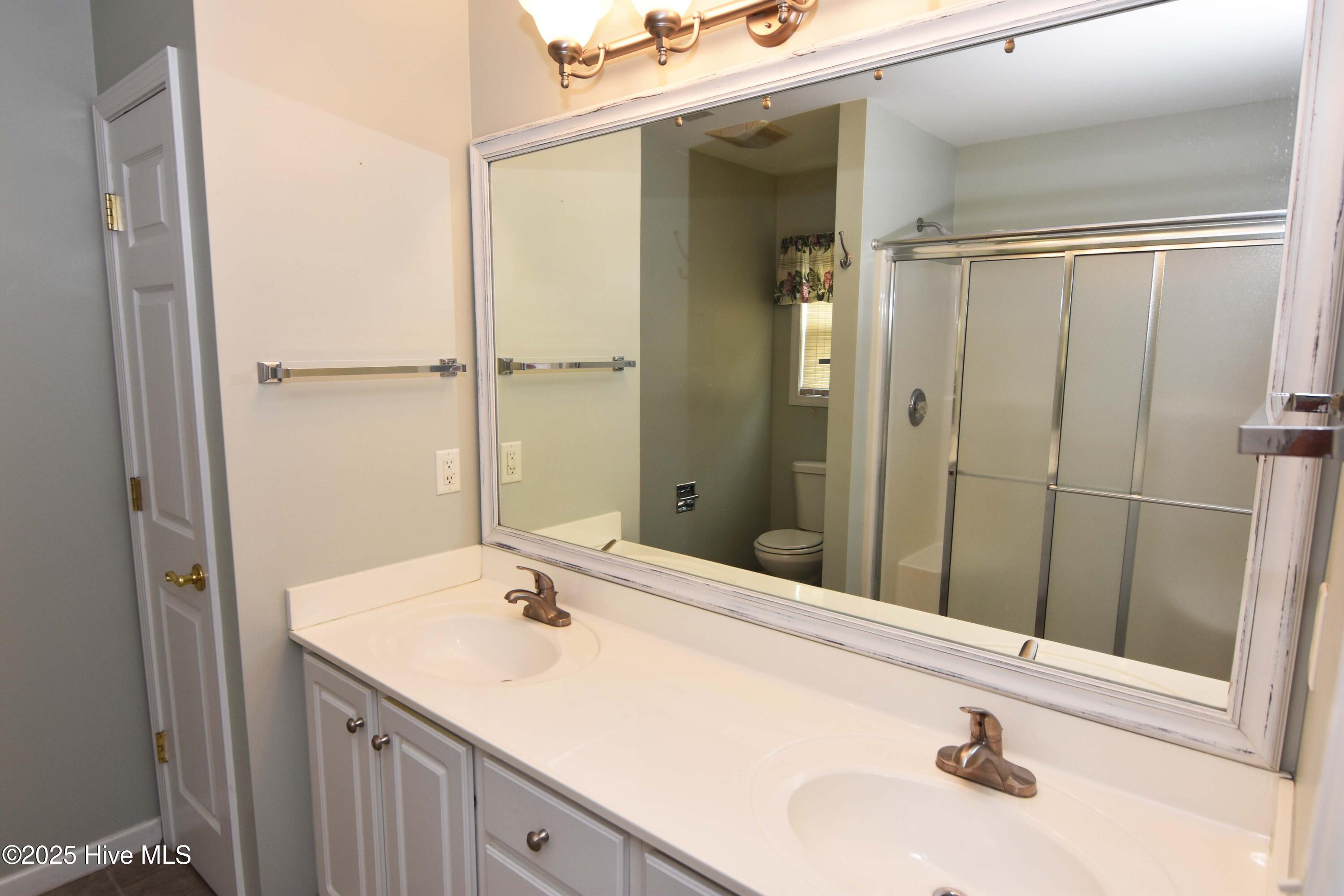 100521644 | Photo 12