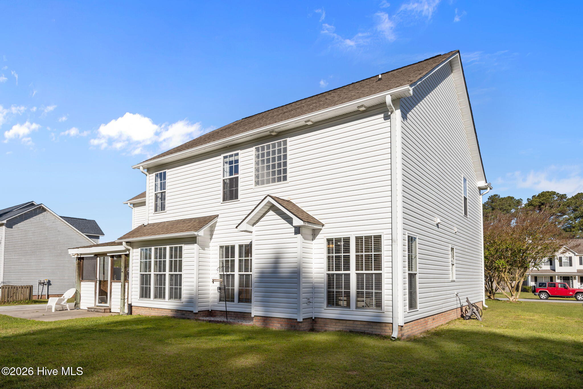 100566788 | Photo 51