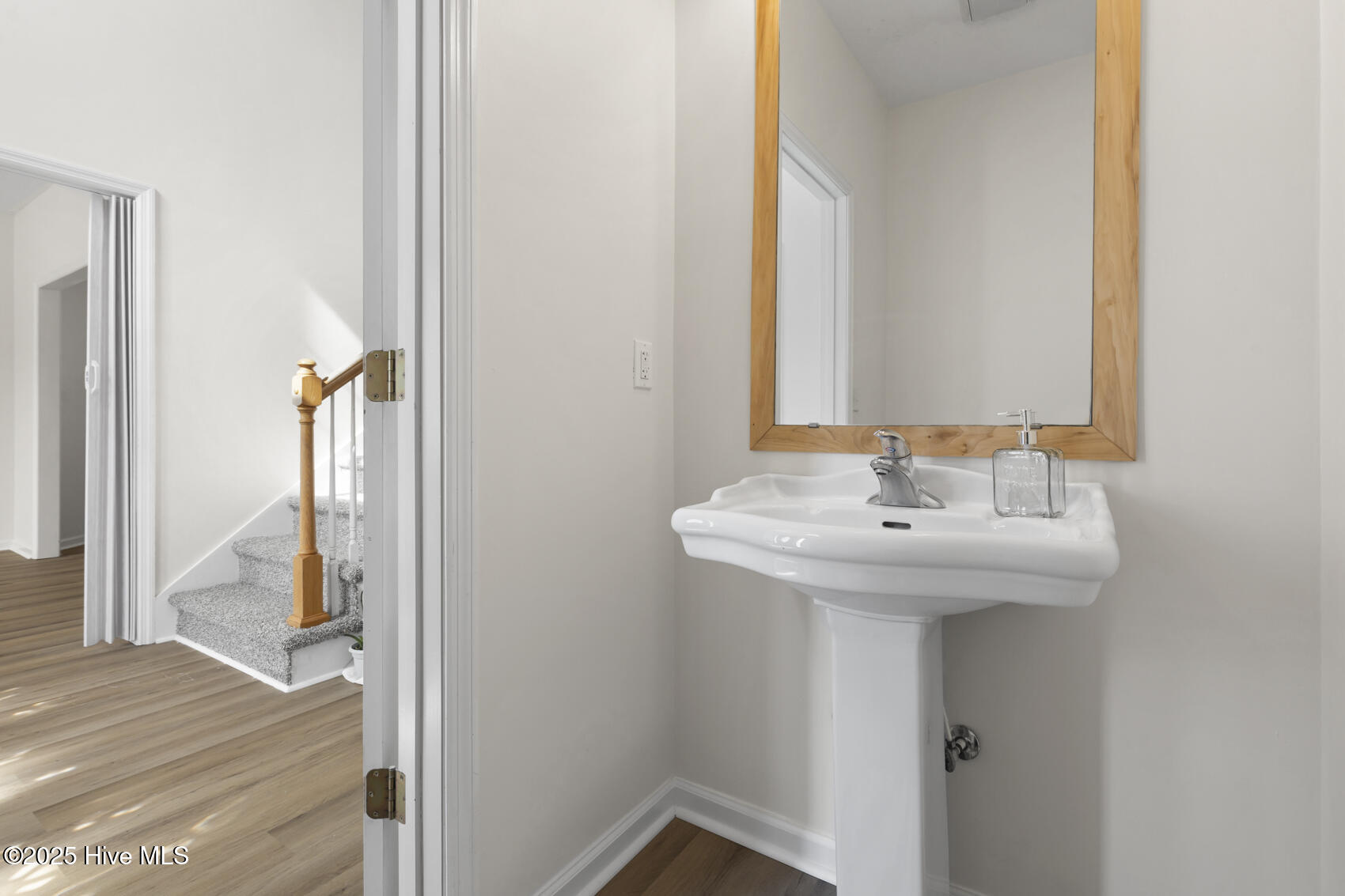 100490996 | Photo 19