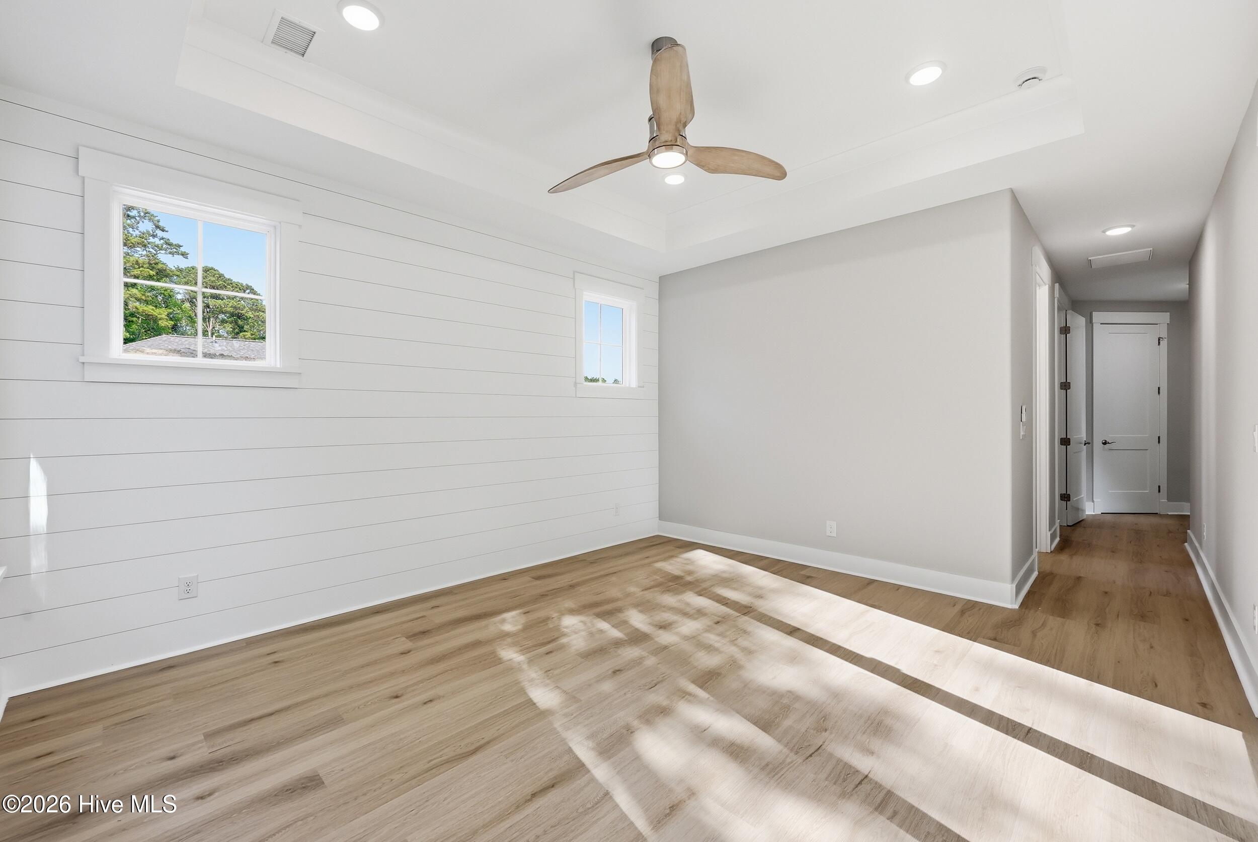 100548658 | Photo 16