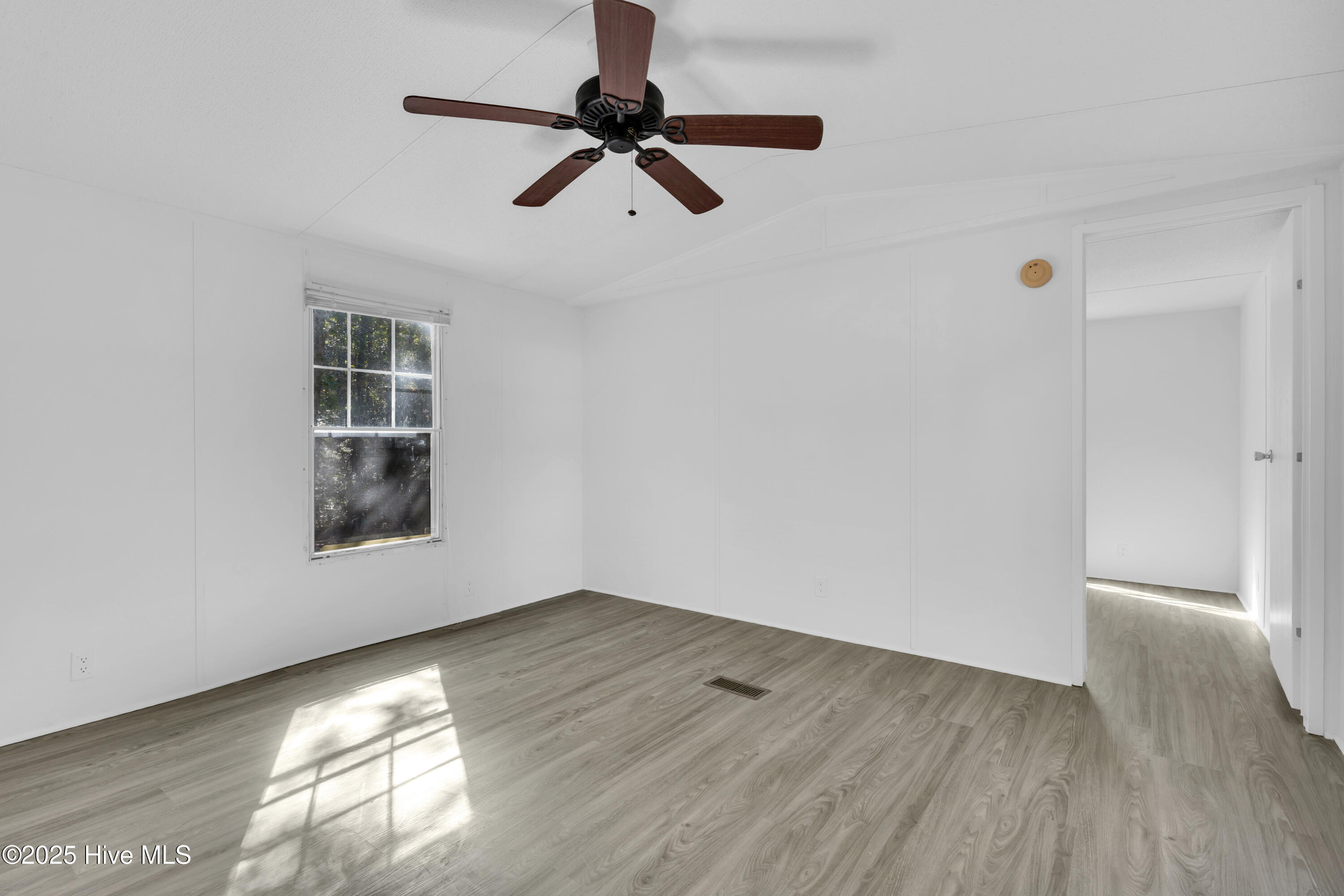 100539663 | Photo 12