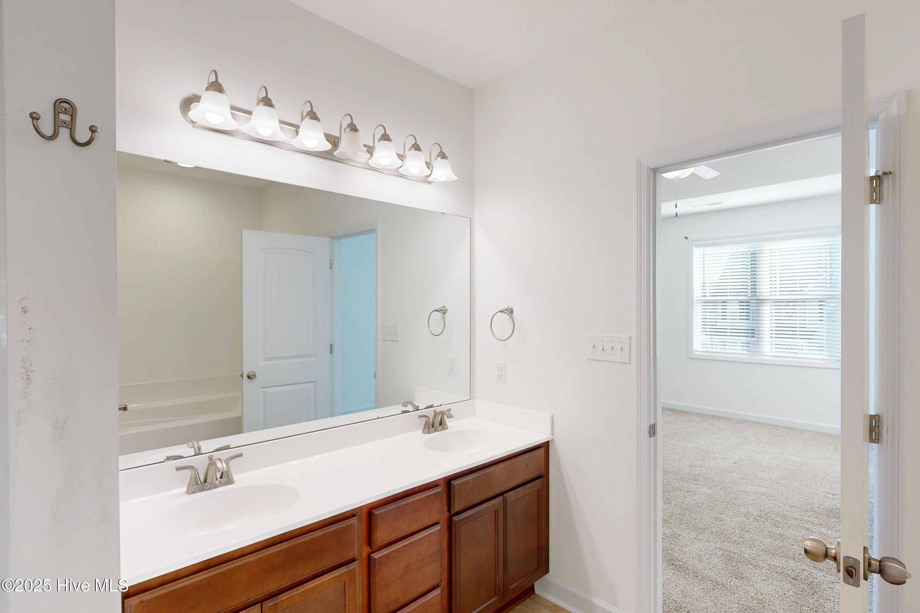 100545262 | Photo 28