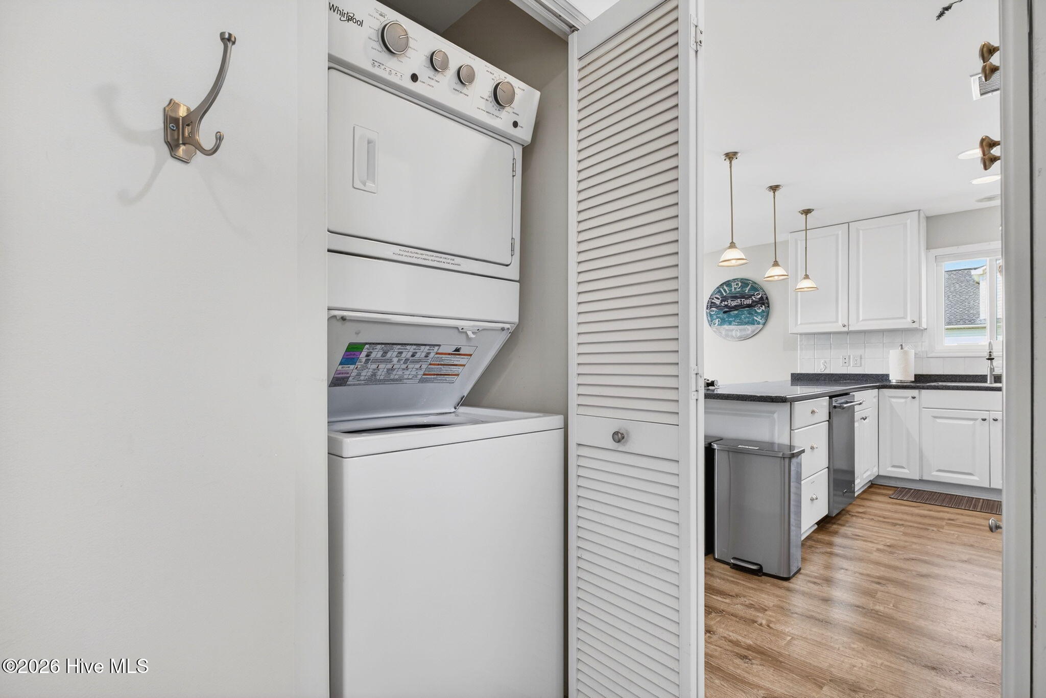 100558520 | Photo 23