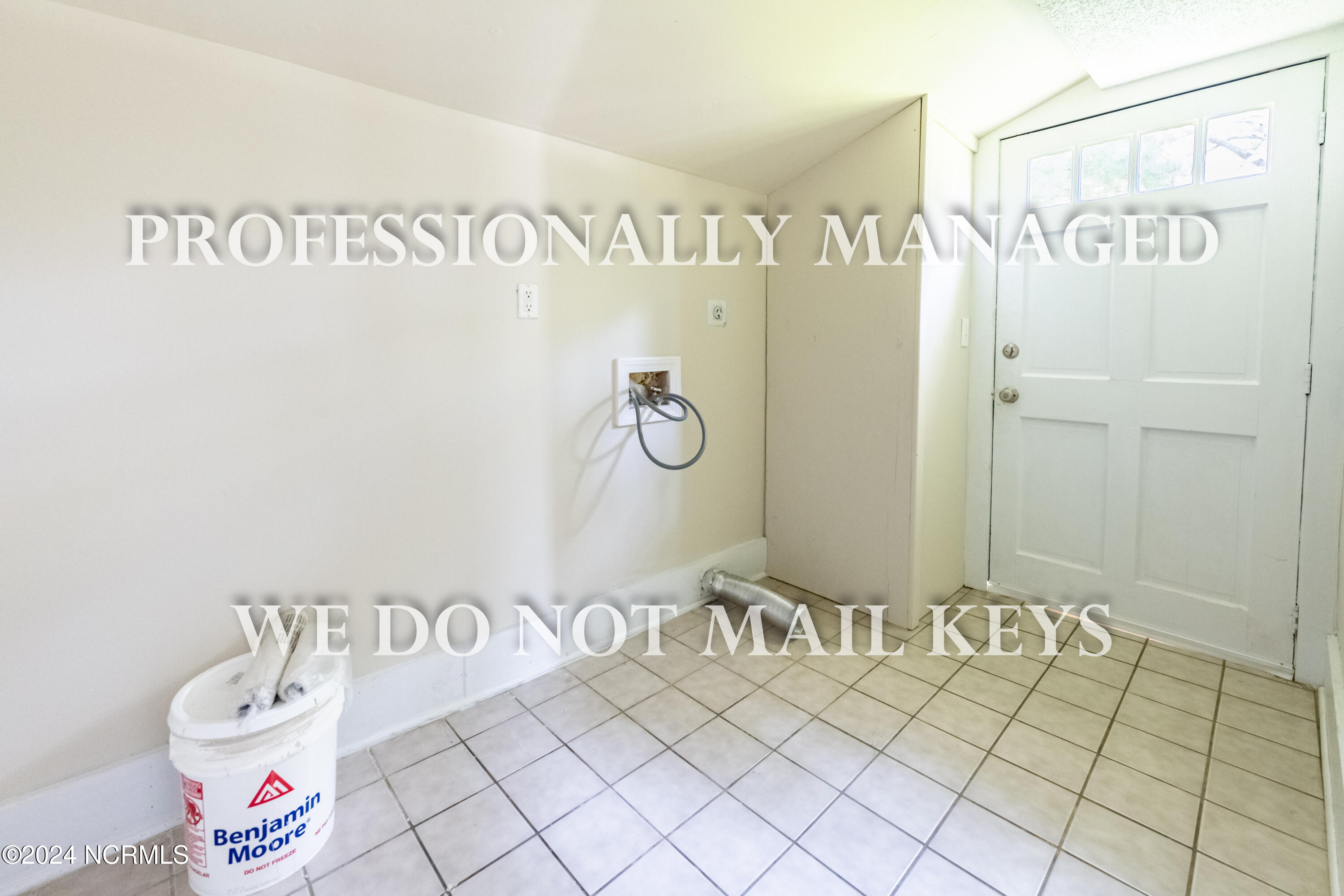 1109 N Winstead Ave (14)