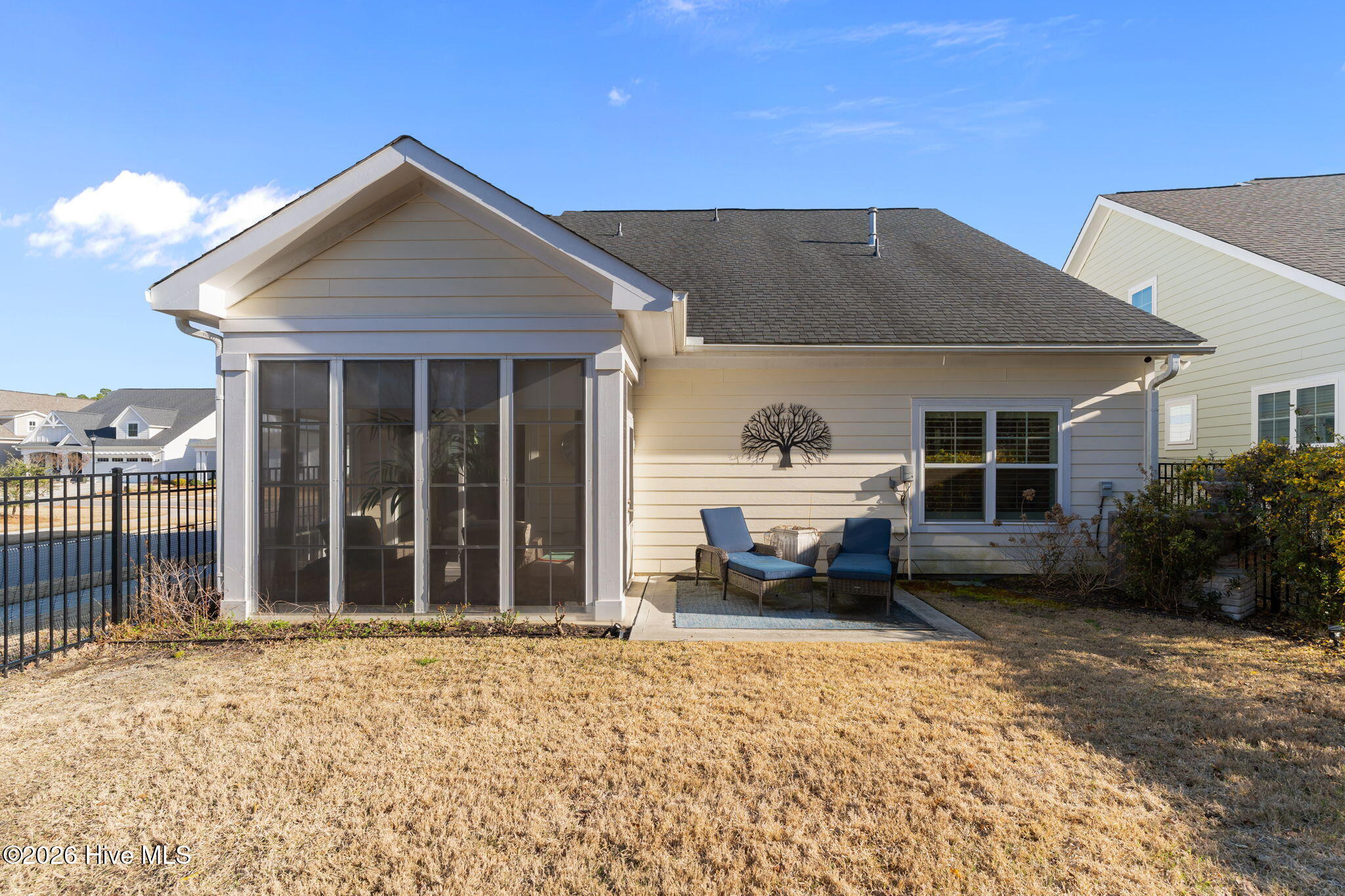 100557364 | Photo 39