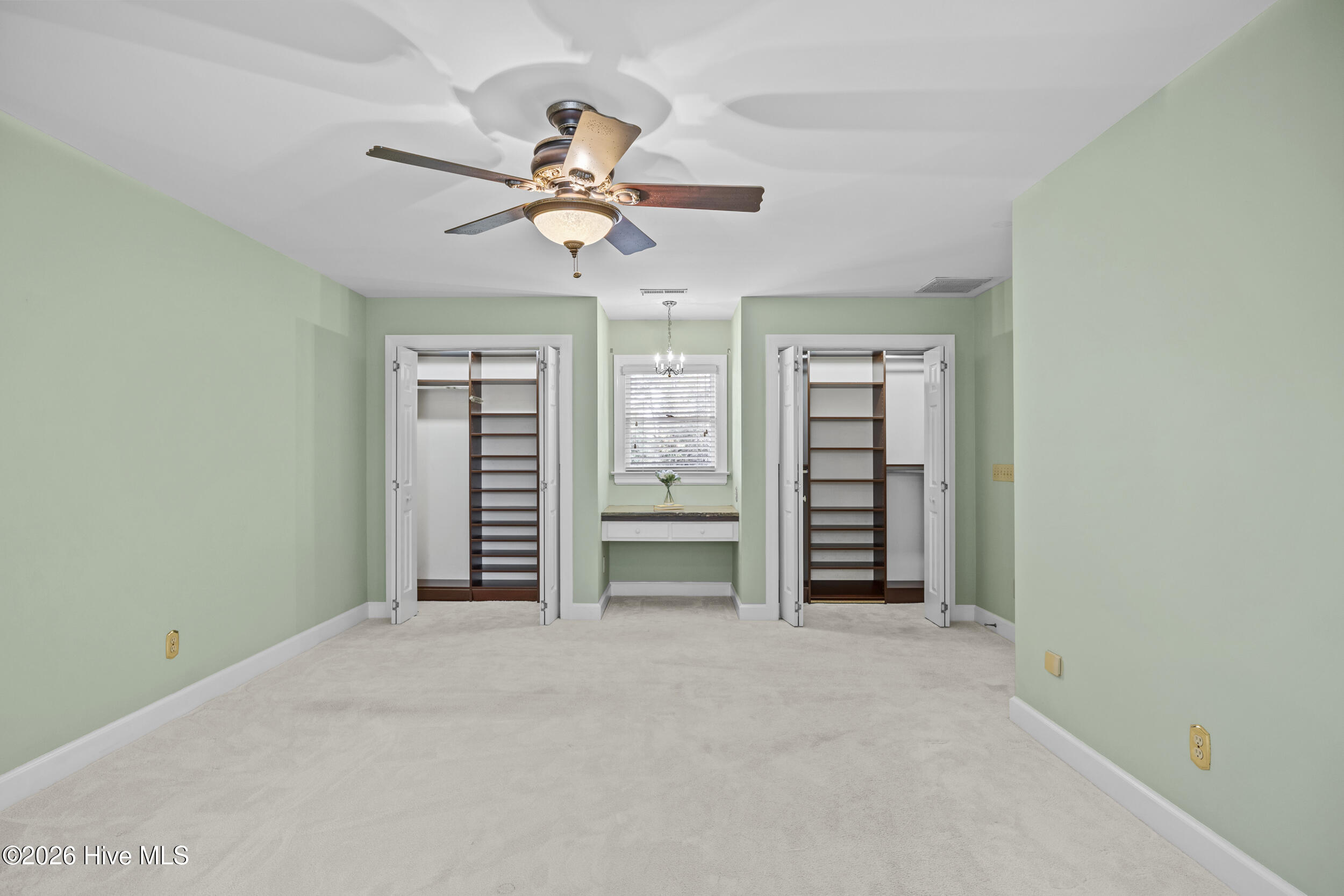 100560704 | Photo 45