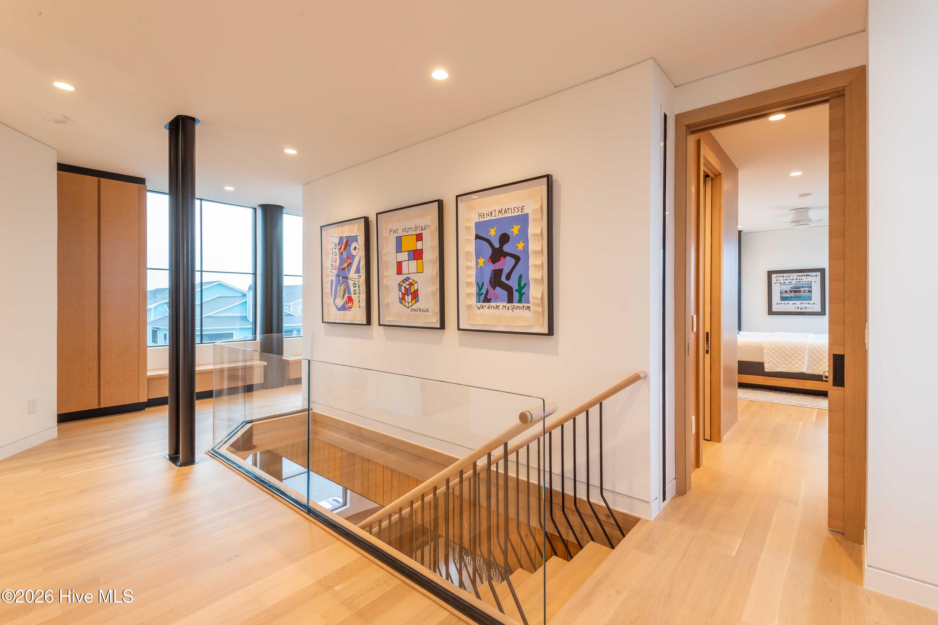 100554163 | Photo 20