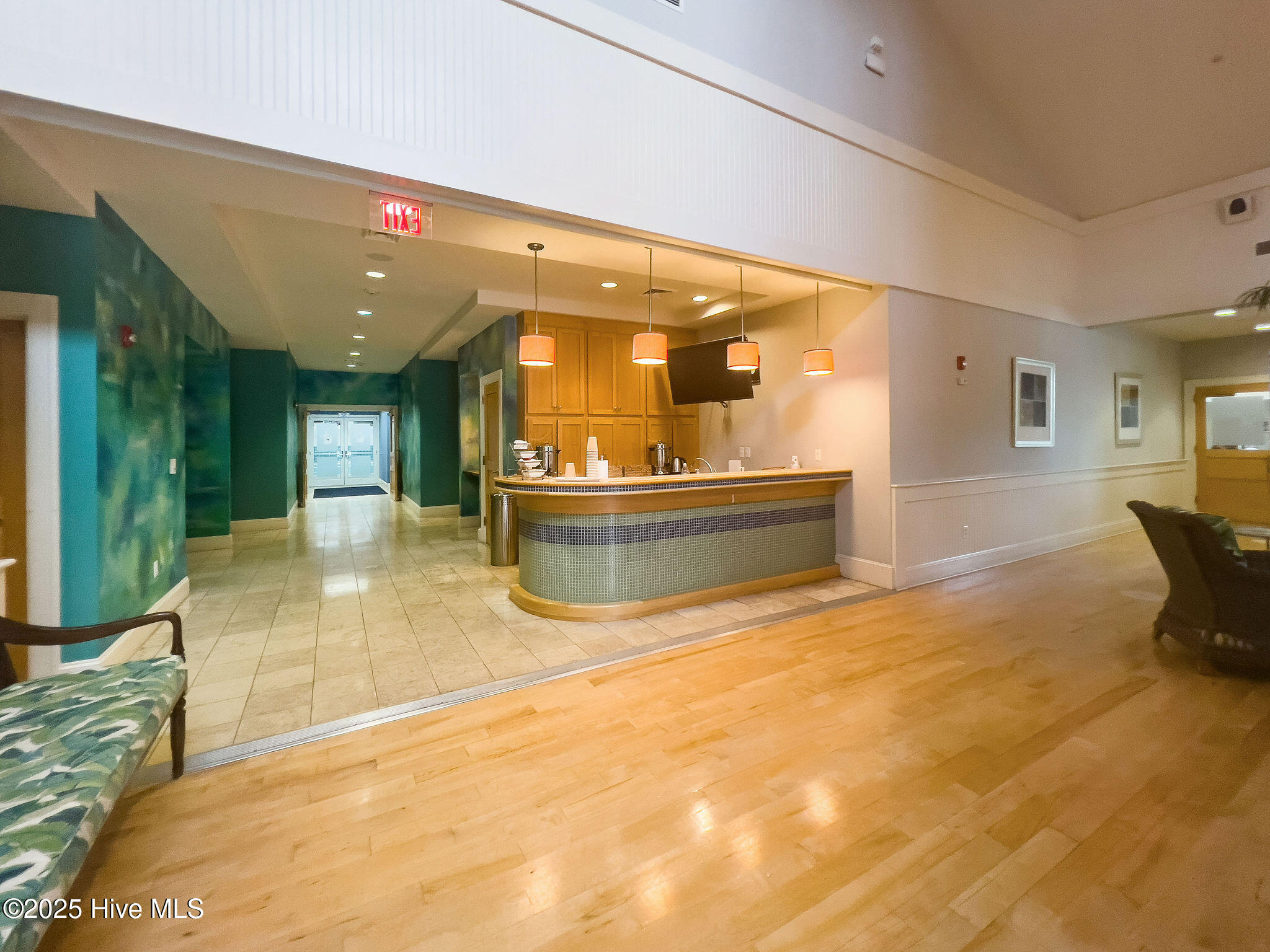 100523892 | Photo 76