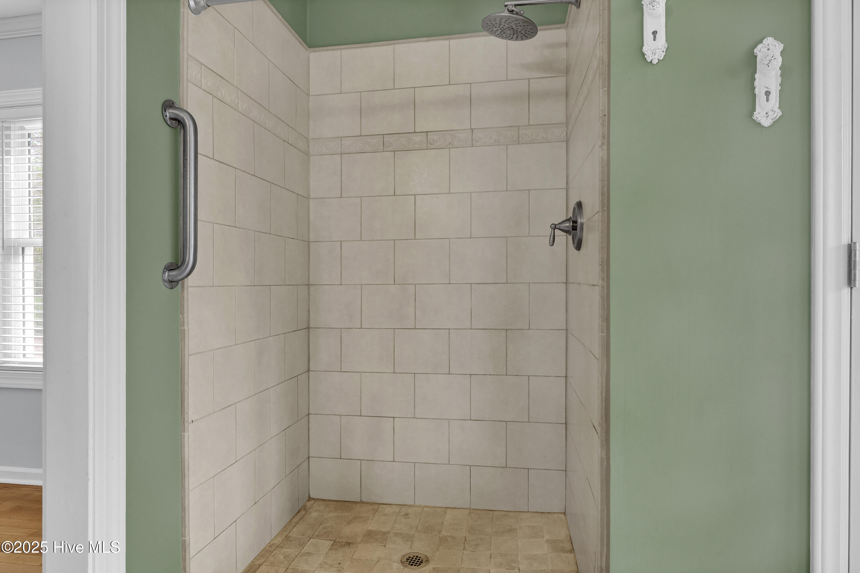 100546106 | Photo 18