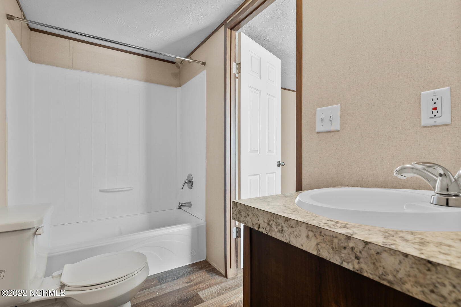 100543984 | Photo 19